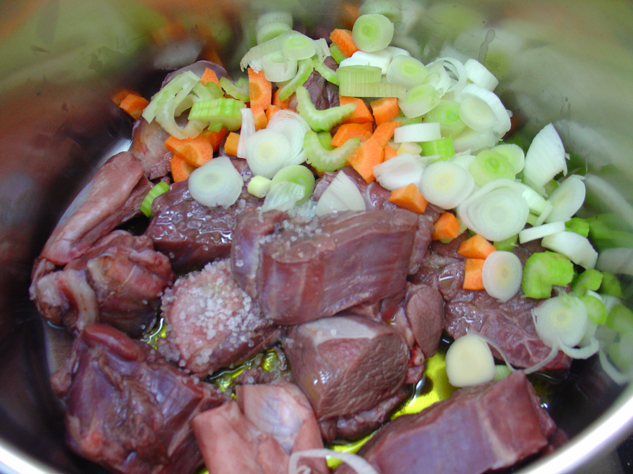 Brasato di carne marinata ( con vino rosso di Troia )