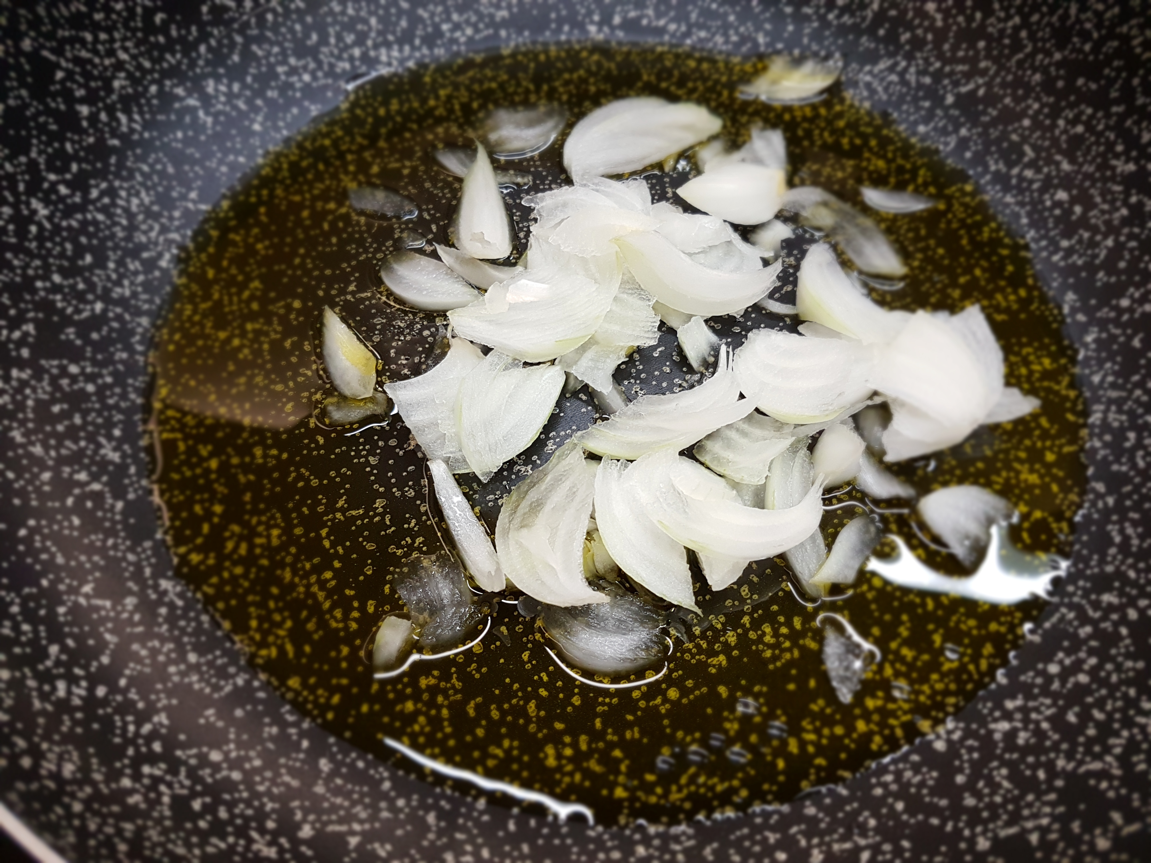 Bucatini allo scoglio con crema di fichi d'India