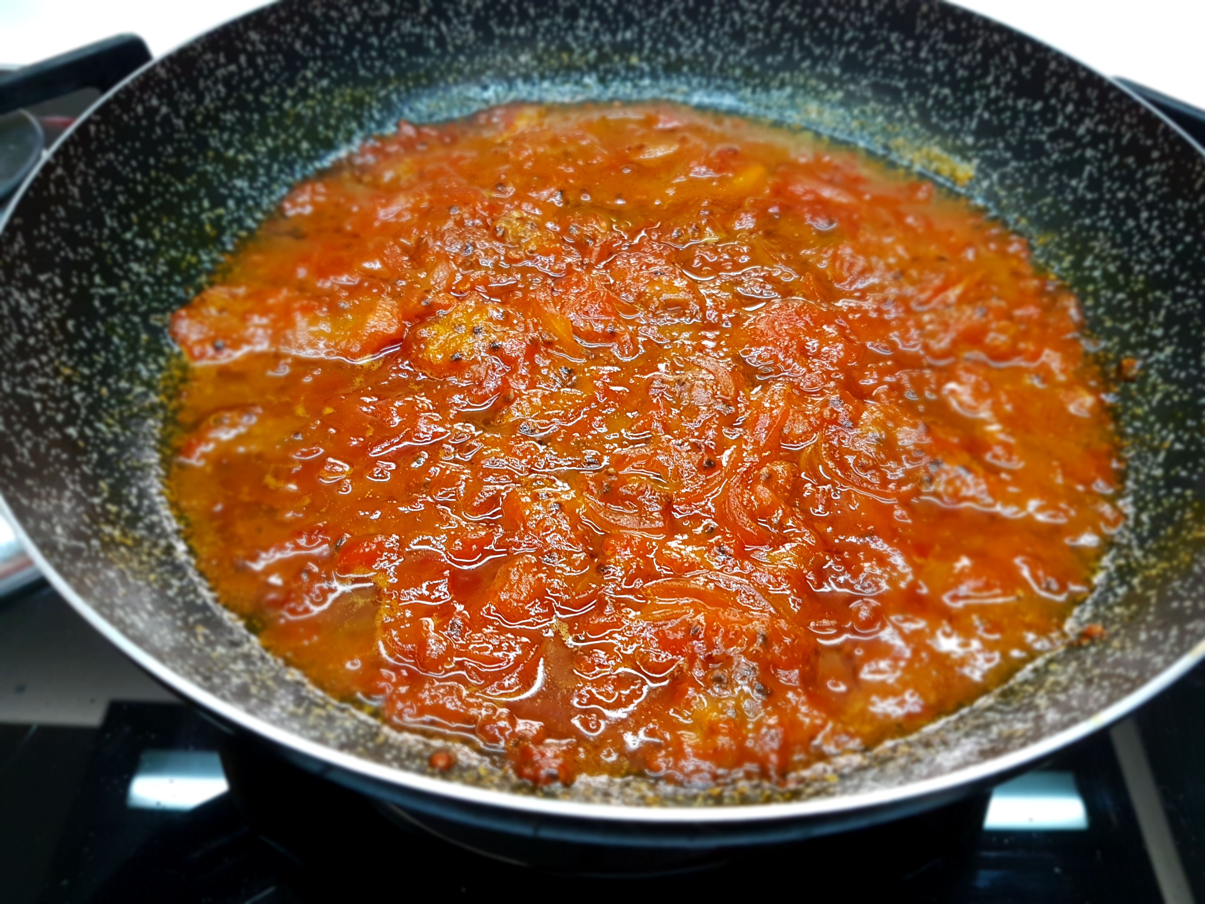 Bucatini allo scoglio con crema di fichi d'India