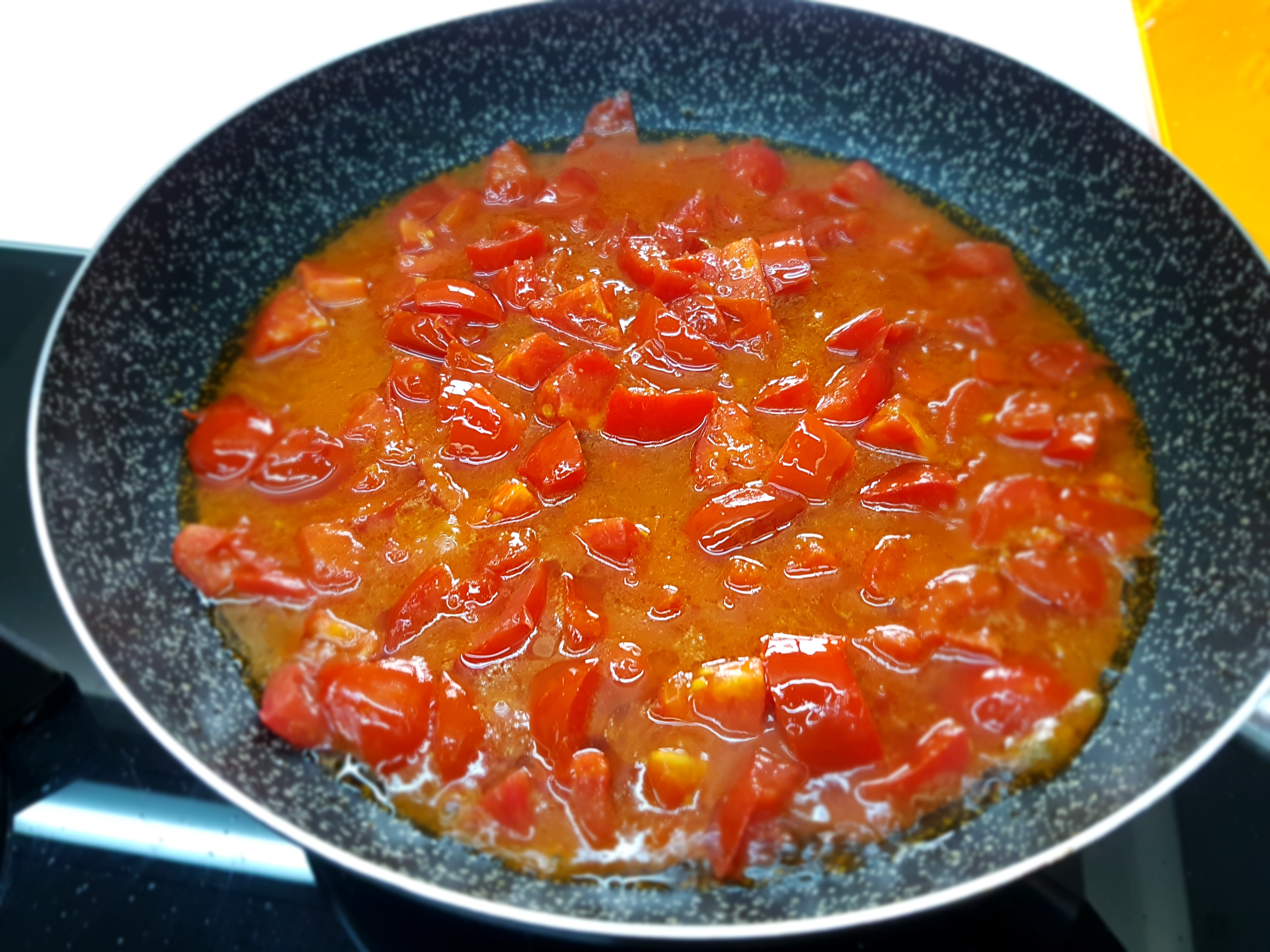 Bucatini allo scoglio con crema di fichi d'India