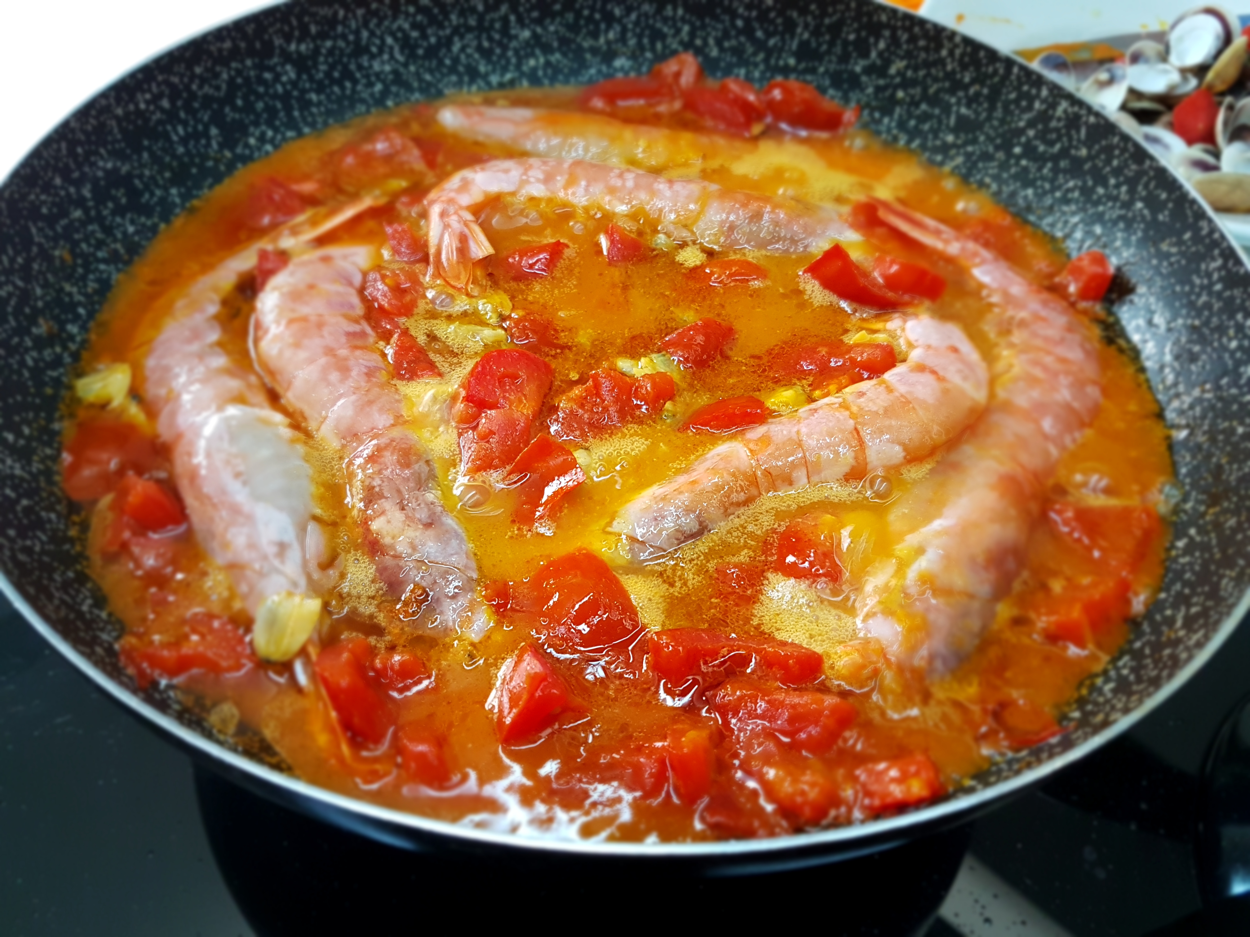 Bucatini allo scoglio con crema di fichi d'India