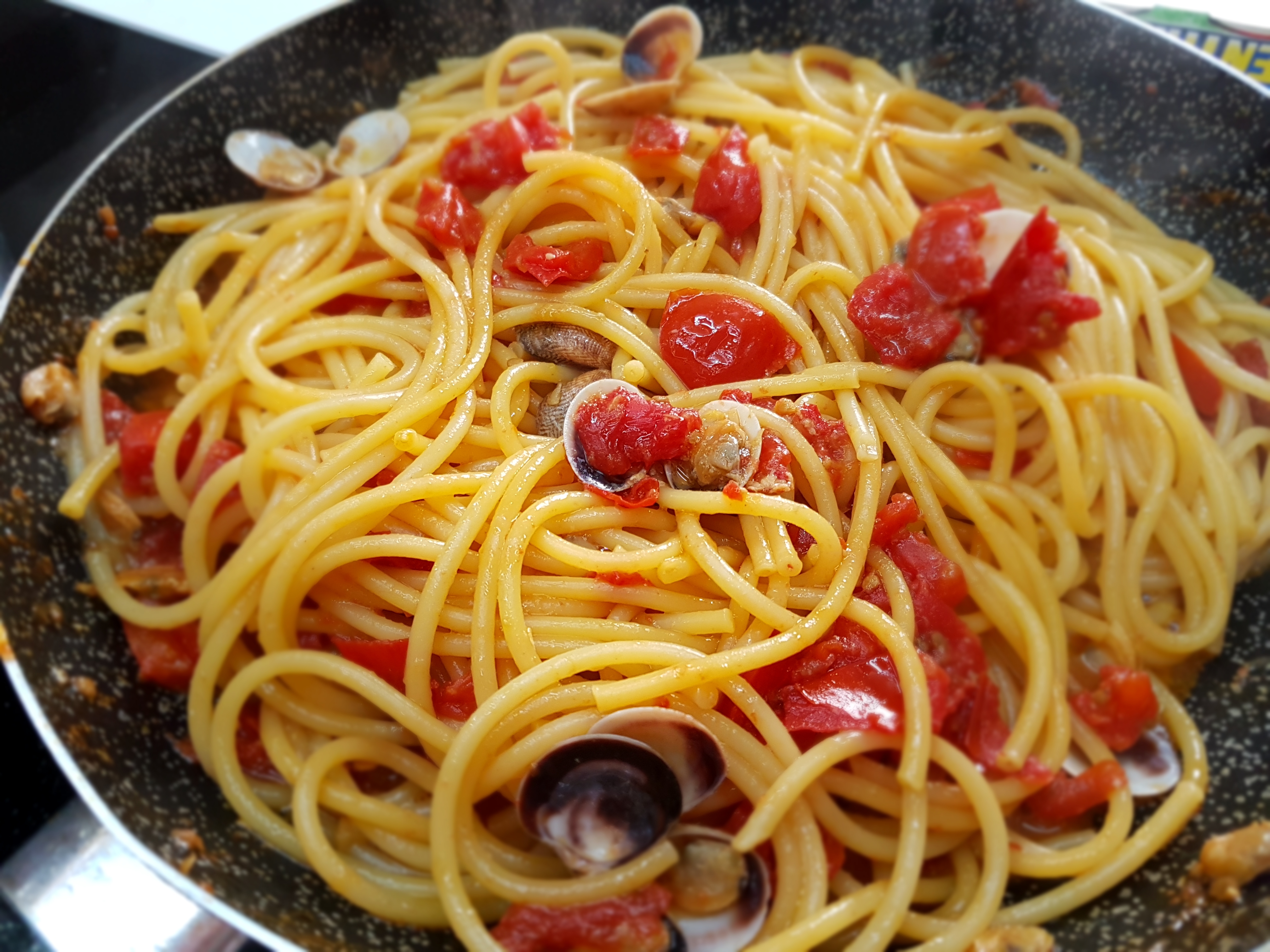 Bucatini allo scoglio con crema di fichi d'India