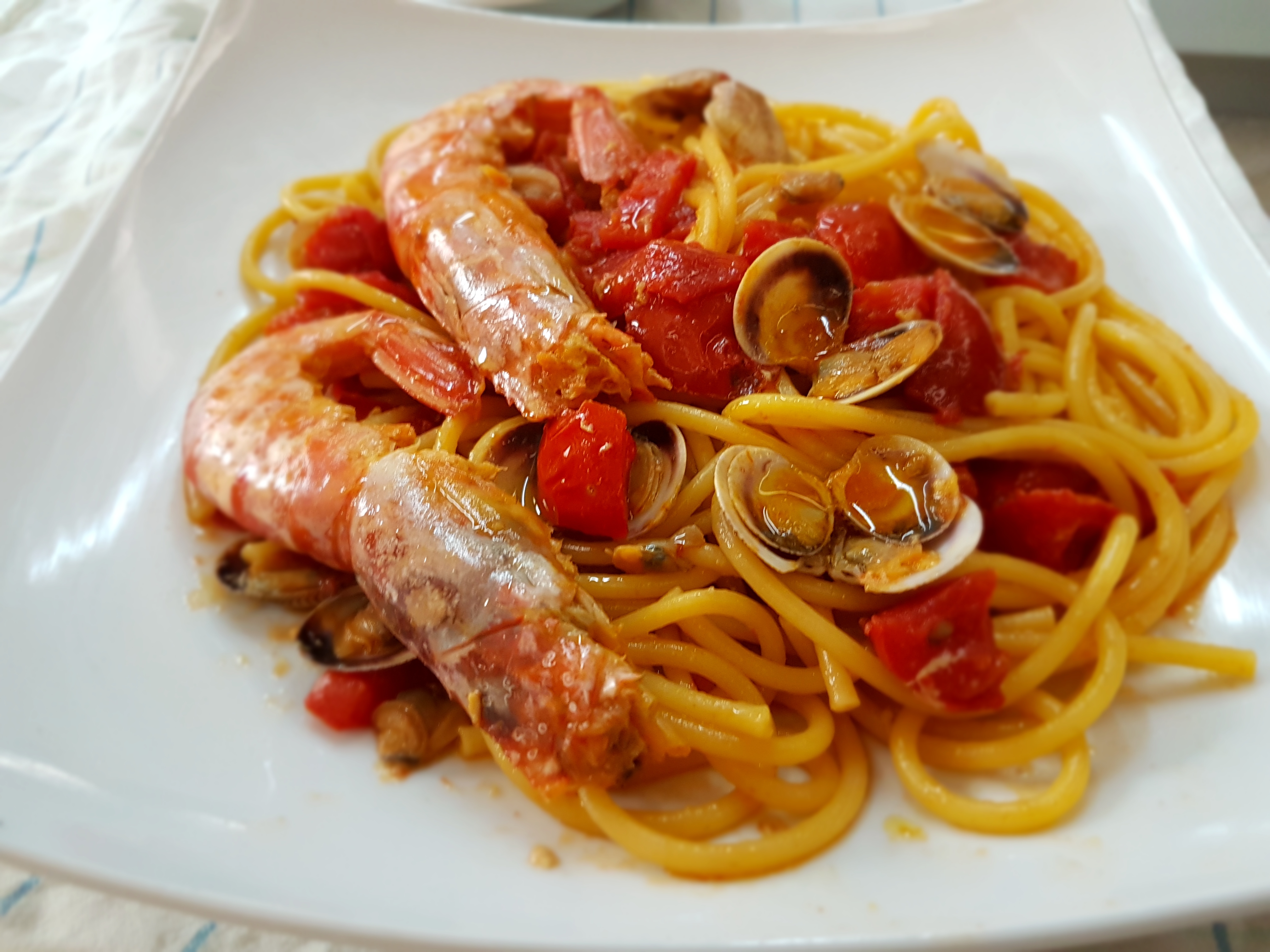 Bucatini allo scoglio con crema di fichi d'India