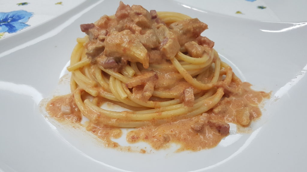 Bucatini con funghi e limoncello