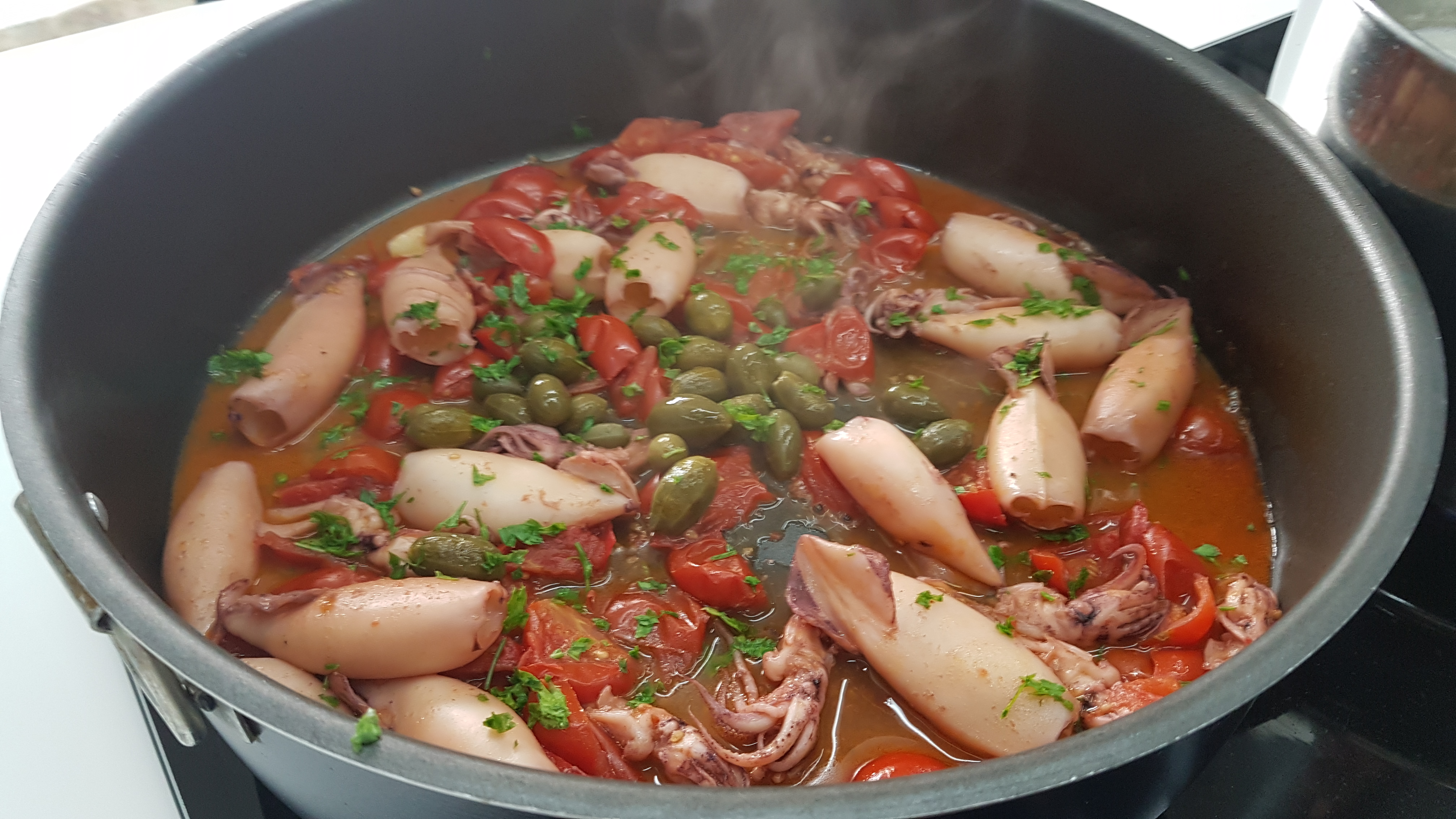 Calamari in umido con pomodoro