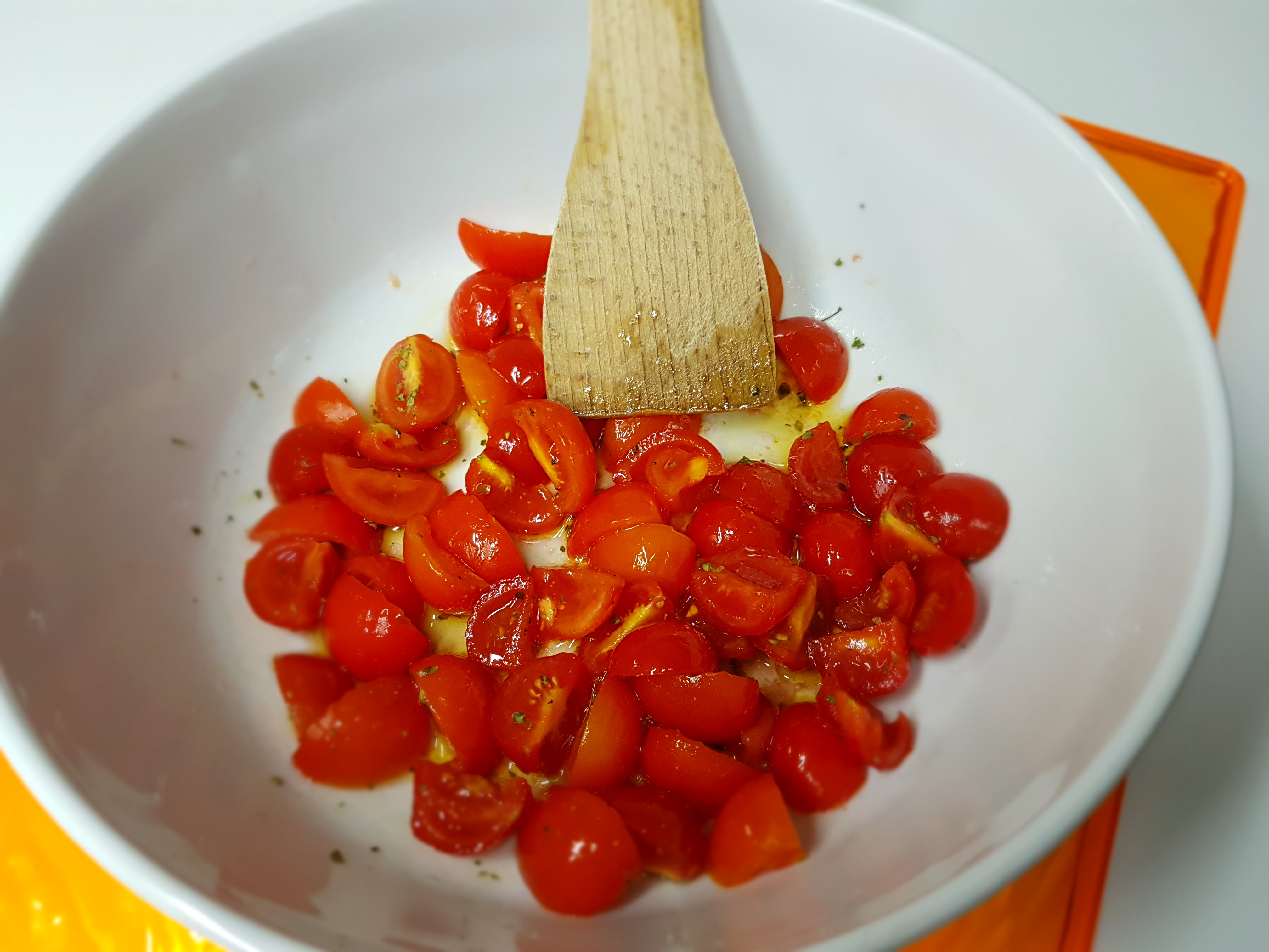 Capricci all'ortolana con pesto di olive nere e taleggio