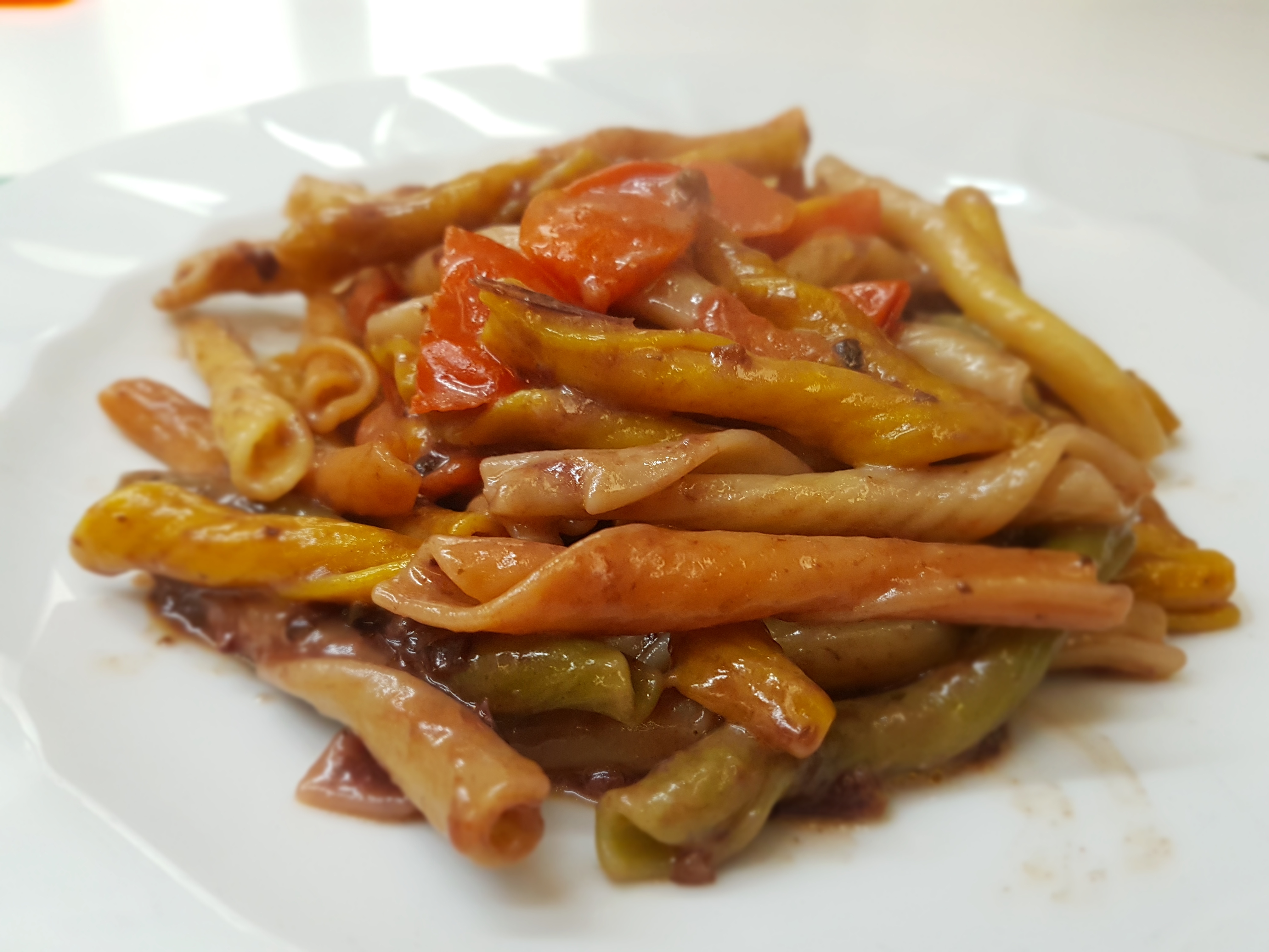 Capricci all'ortolana con pesto di olive nere e taleggio