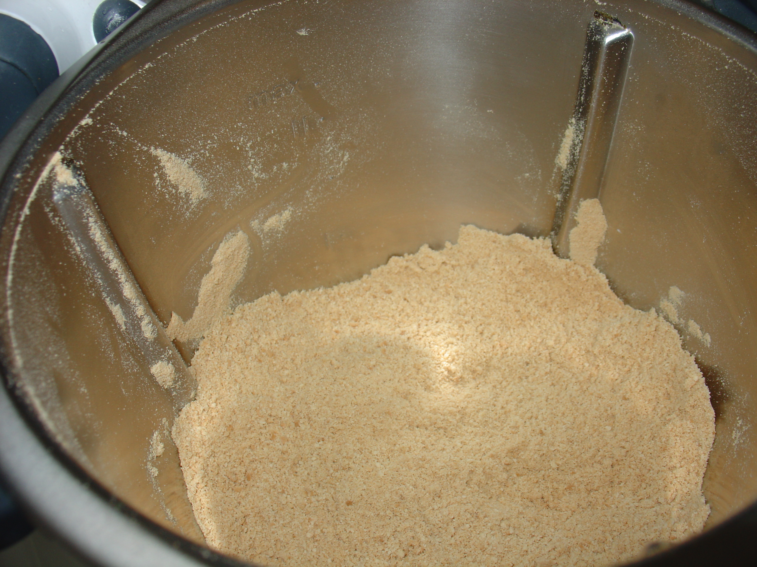 Cheesecake geleè al cioccolato con mousse di fragole e cuore di arancia