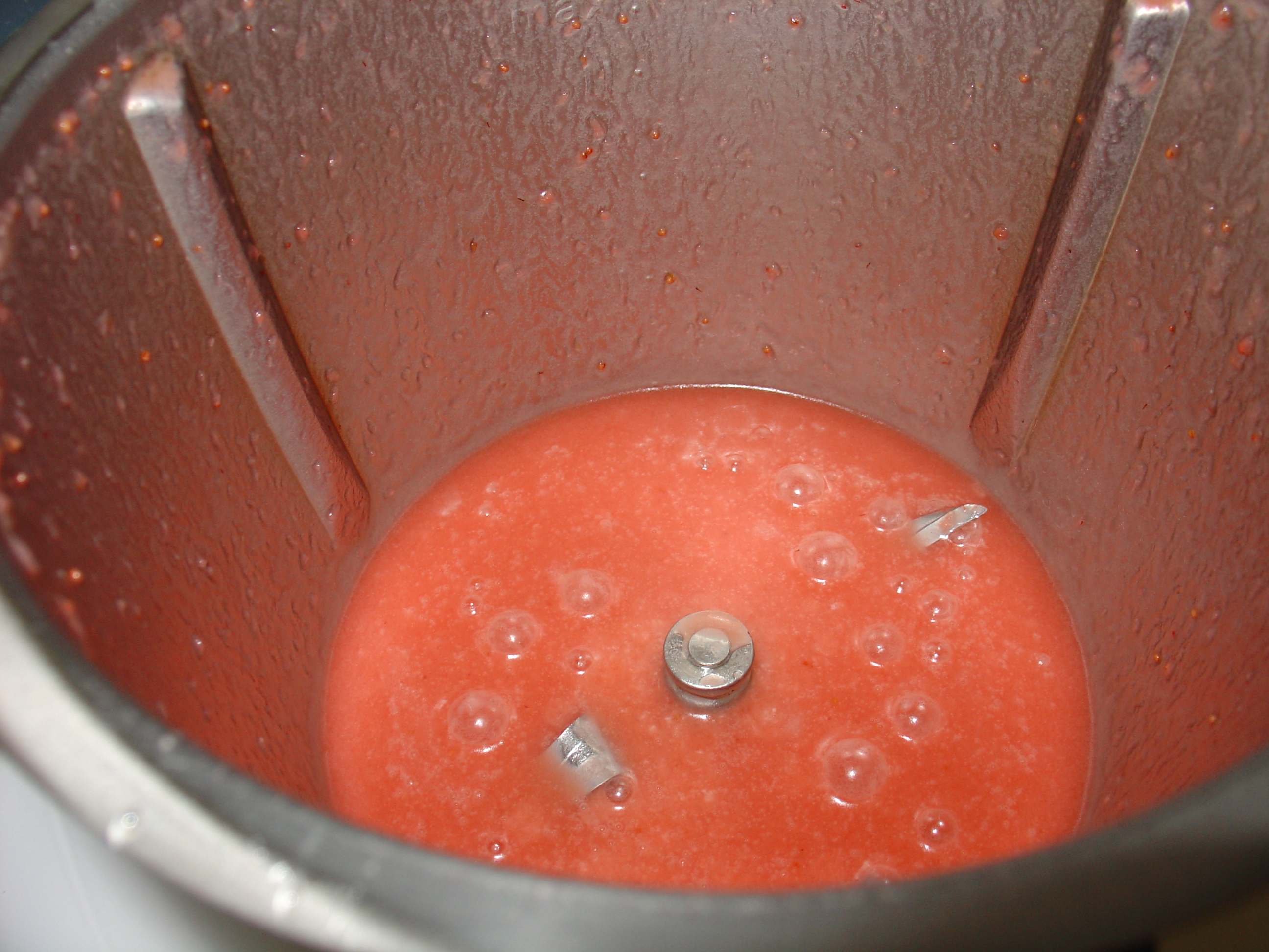 Cheesecake geleè al cioccolato con mousse di fragole e cuore di arancia