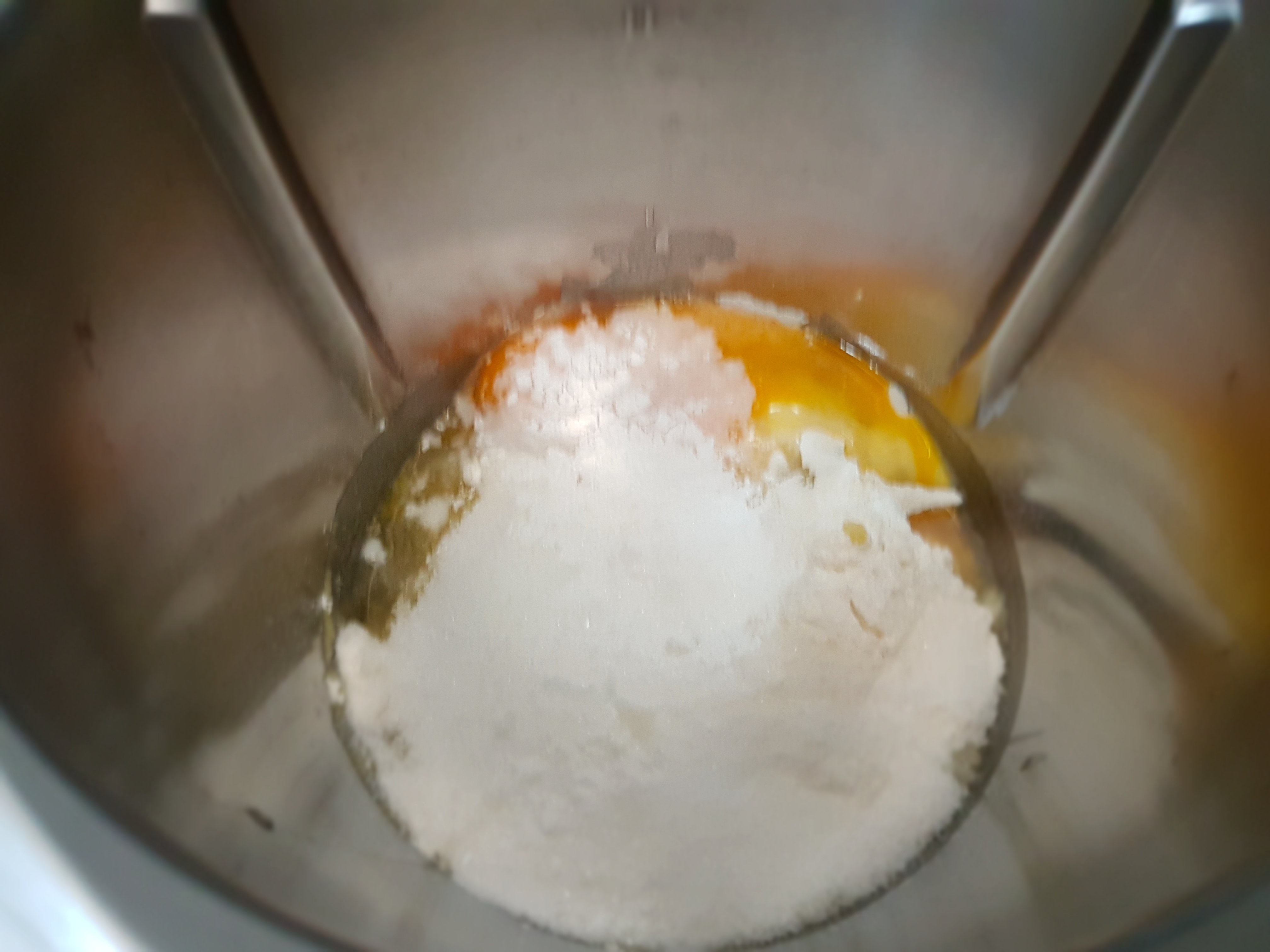 Crostata con crema di mandorle e uva