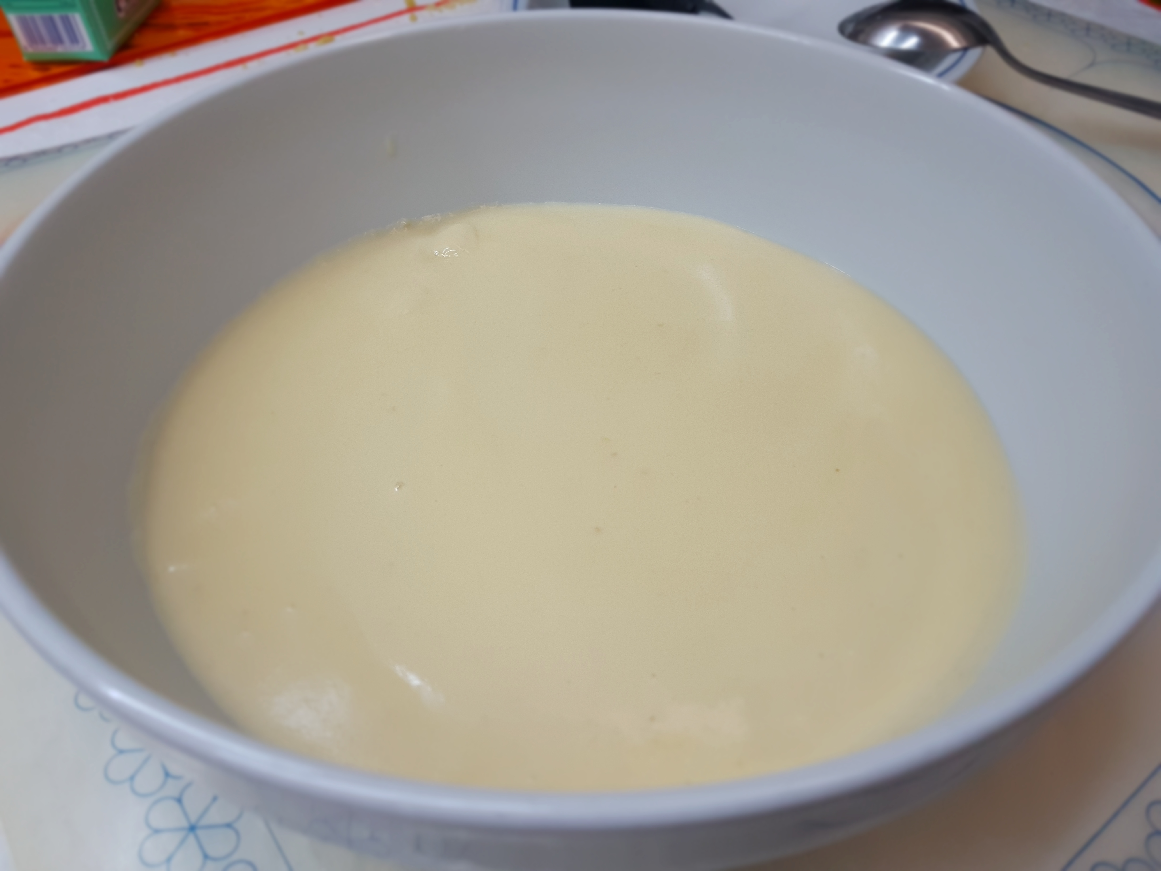 Crostata con crema di mandorle e uva