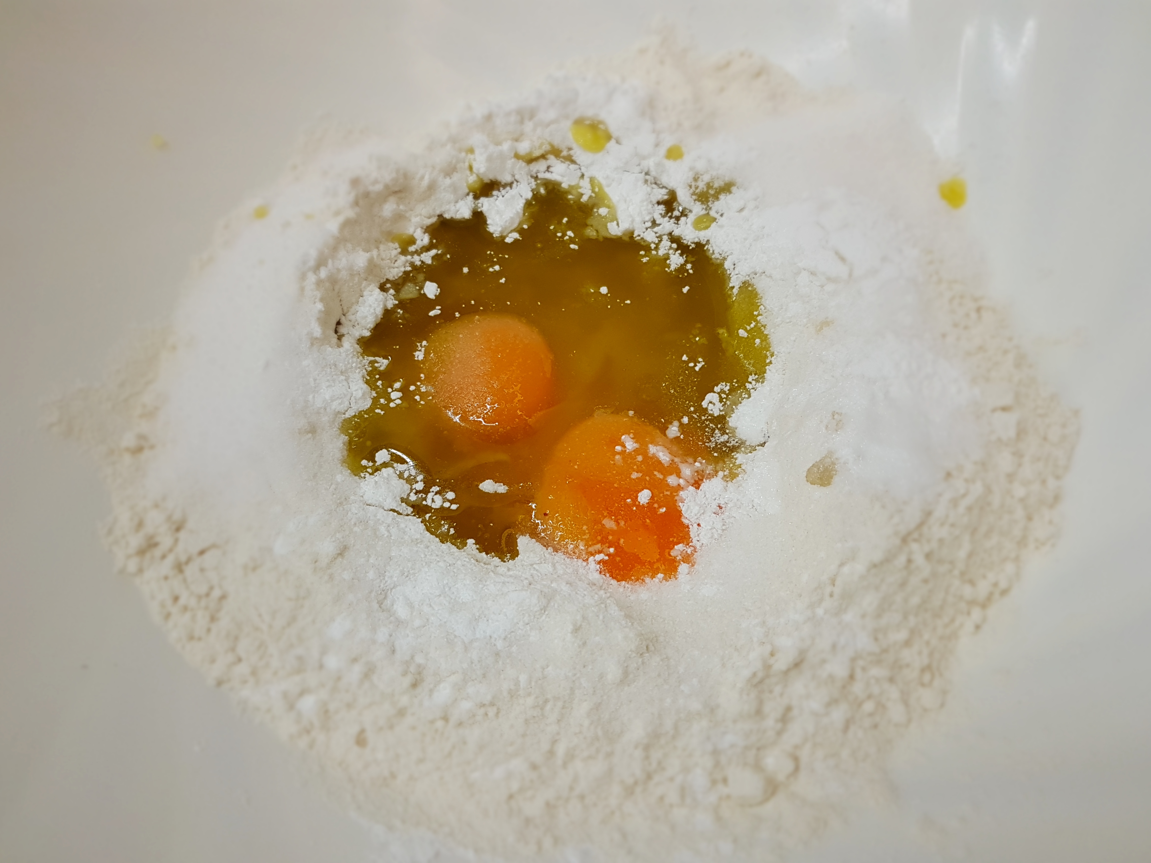 Crostata con crema di mandorle e uva