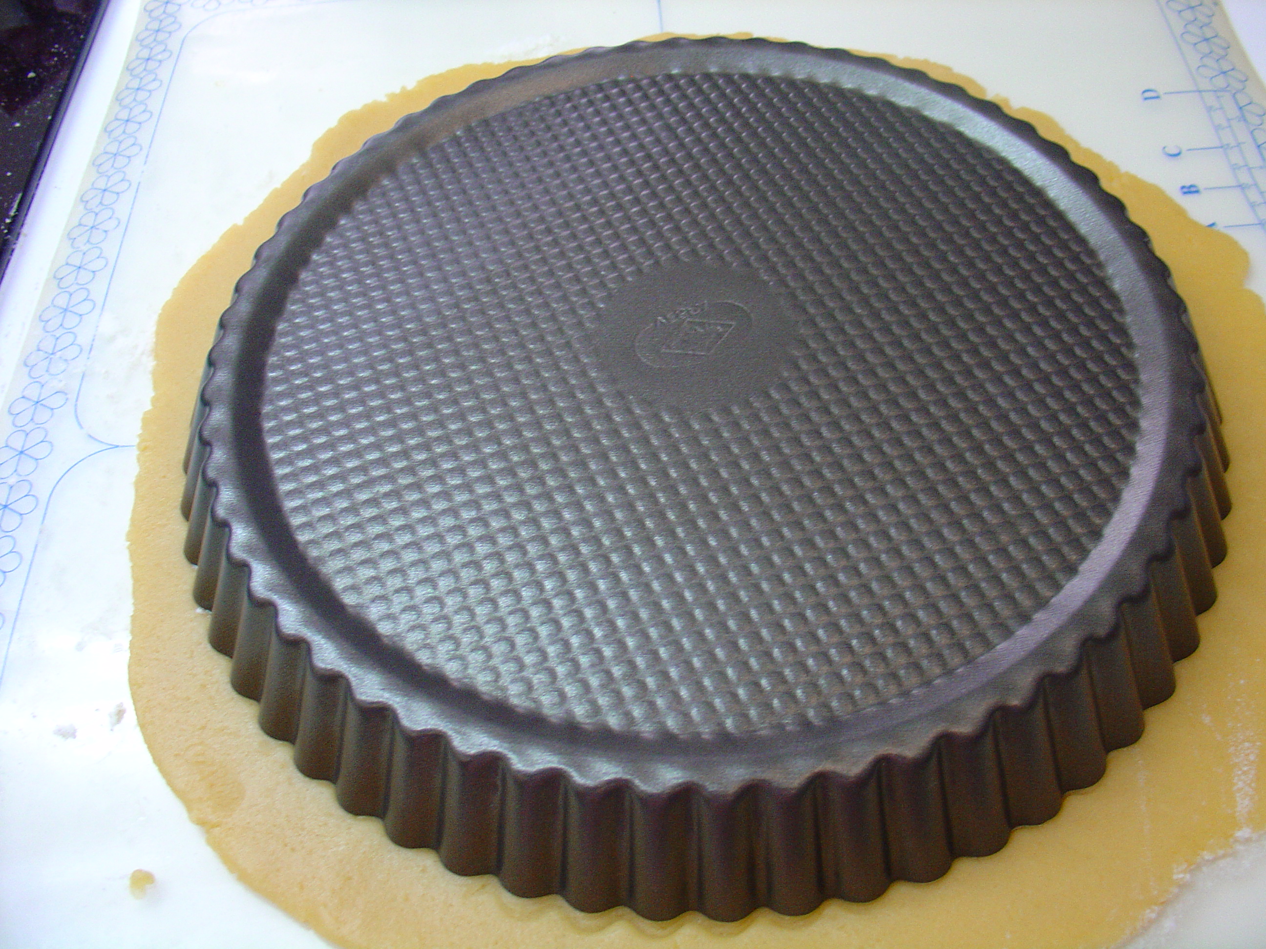 Crostata di frutta con frolla e pan di Spagna