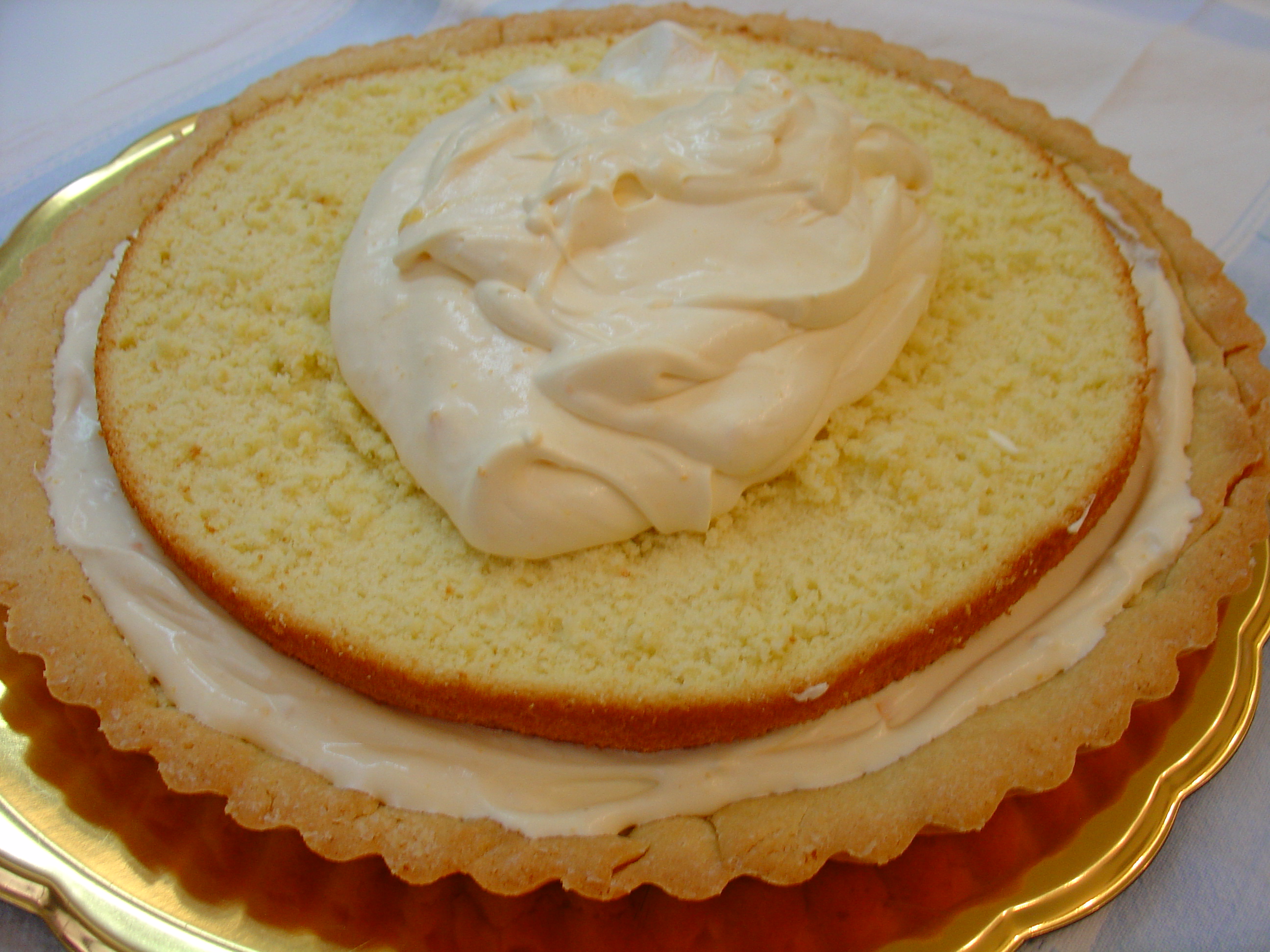 Crostata di frutta con frolla e pan di Spagna