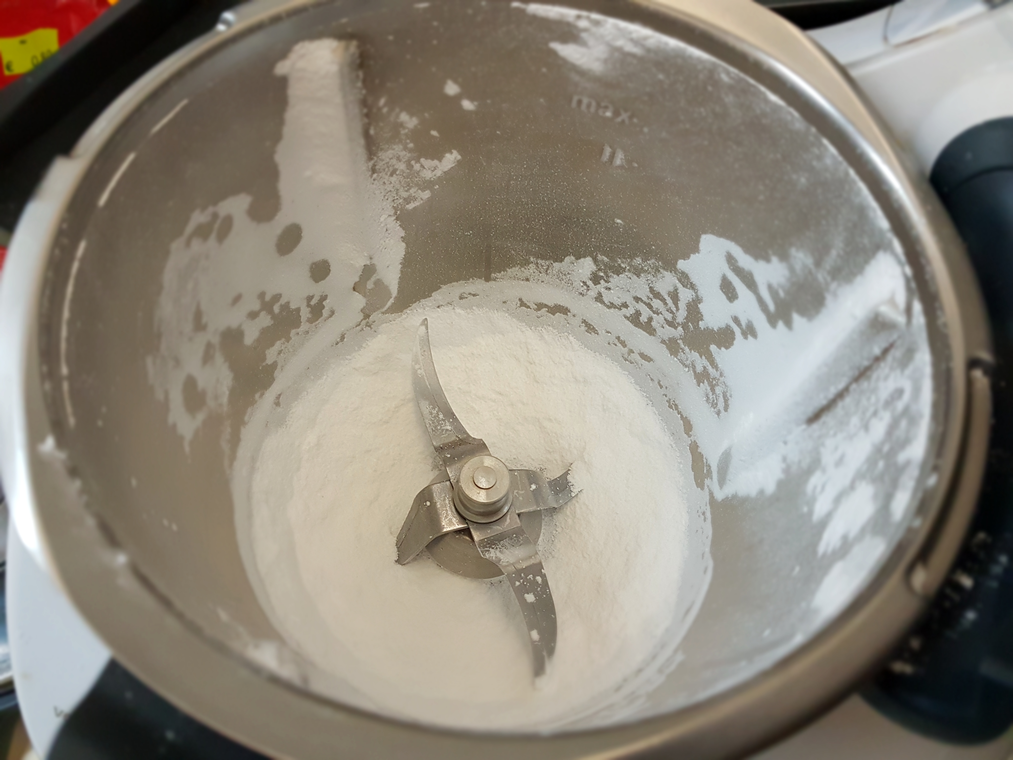 Crostata morbida con crema di fragole