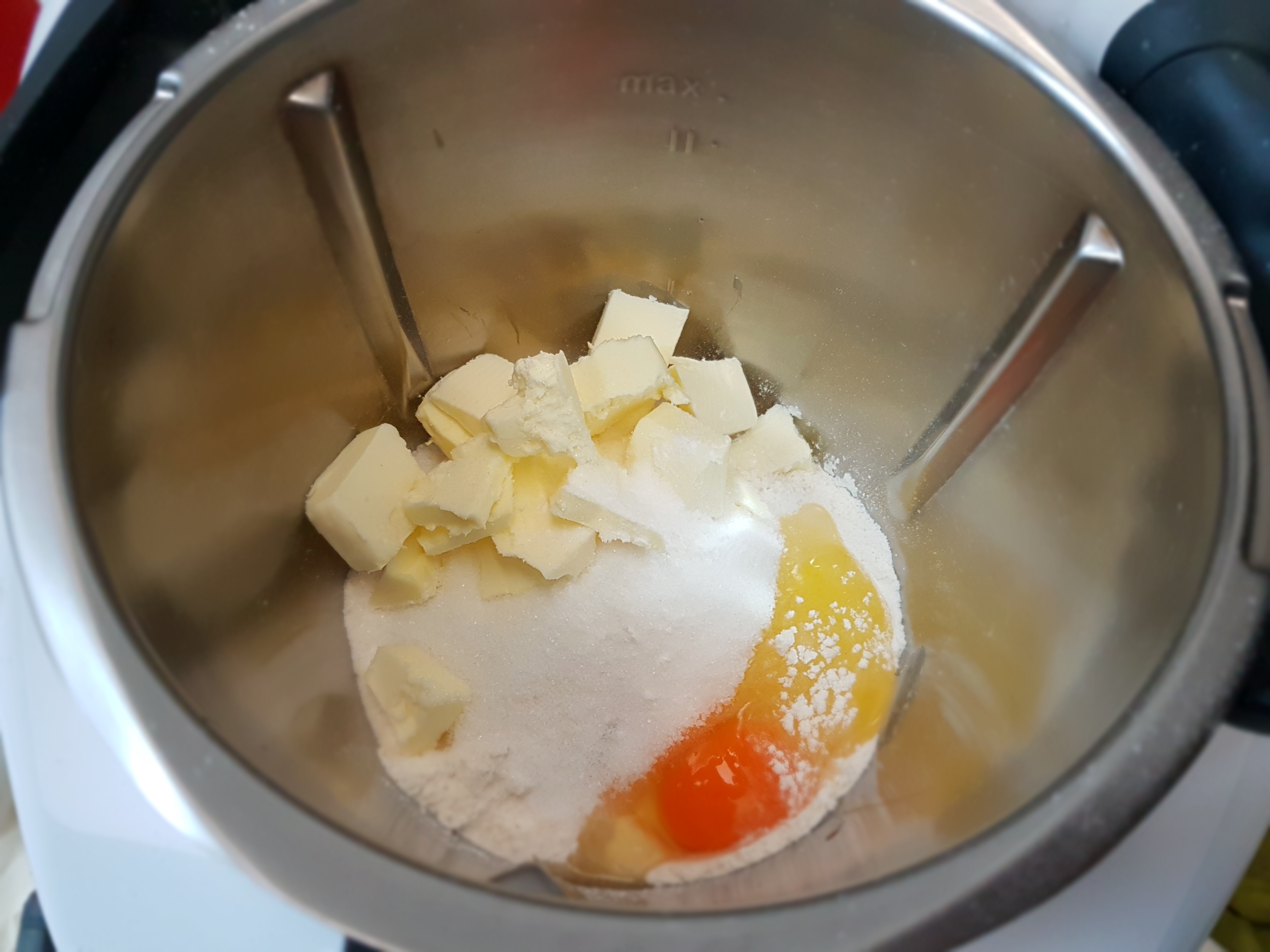 Crostata morbida con crema di fragole