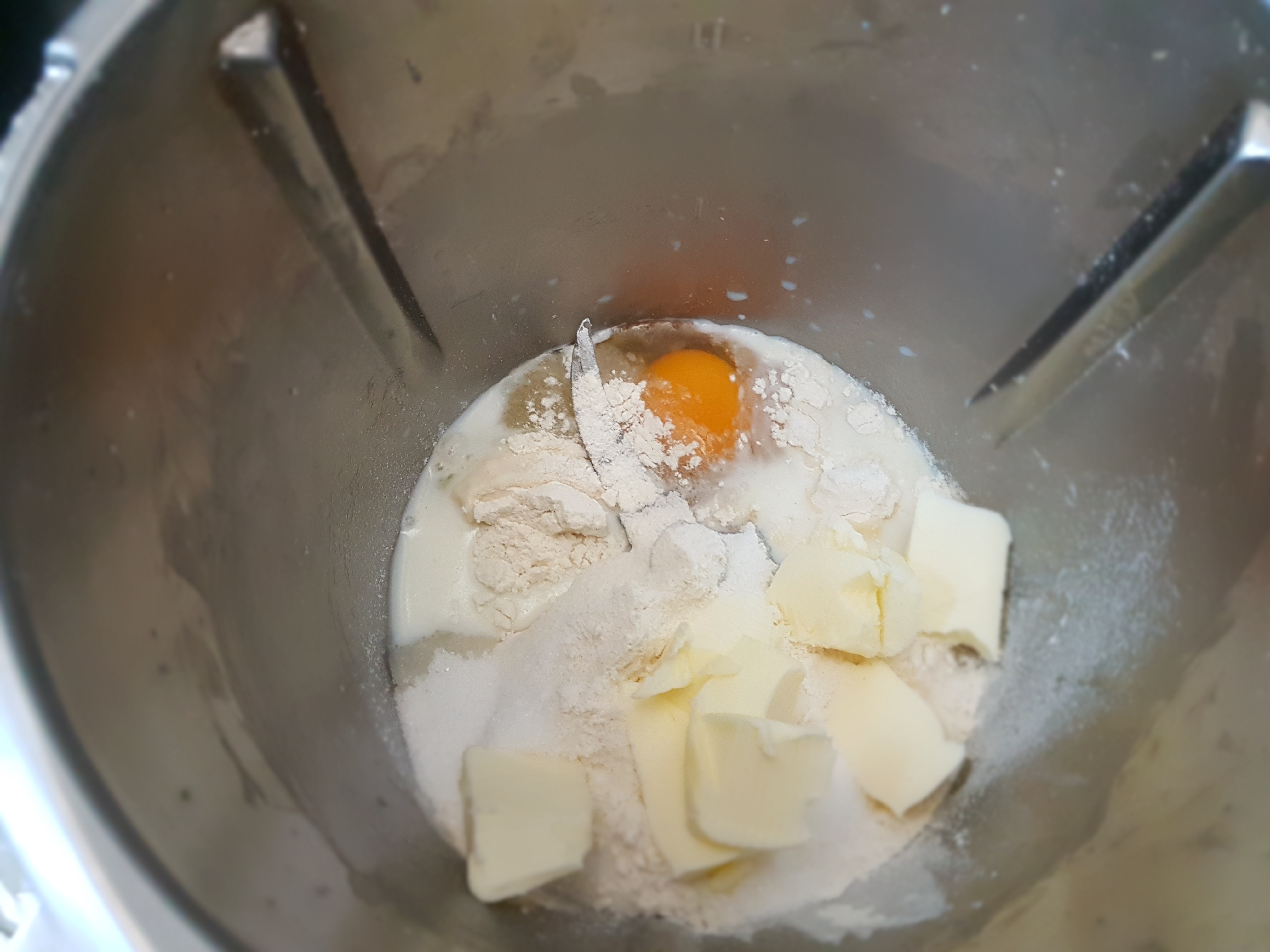 Crostata morbida con crema di fragole