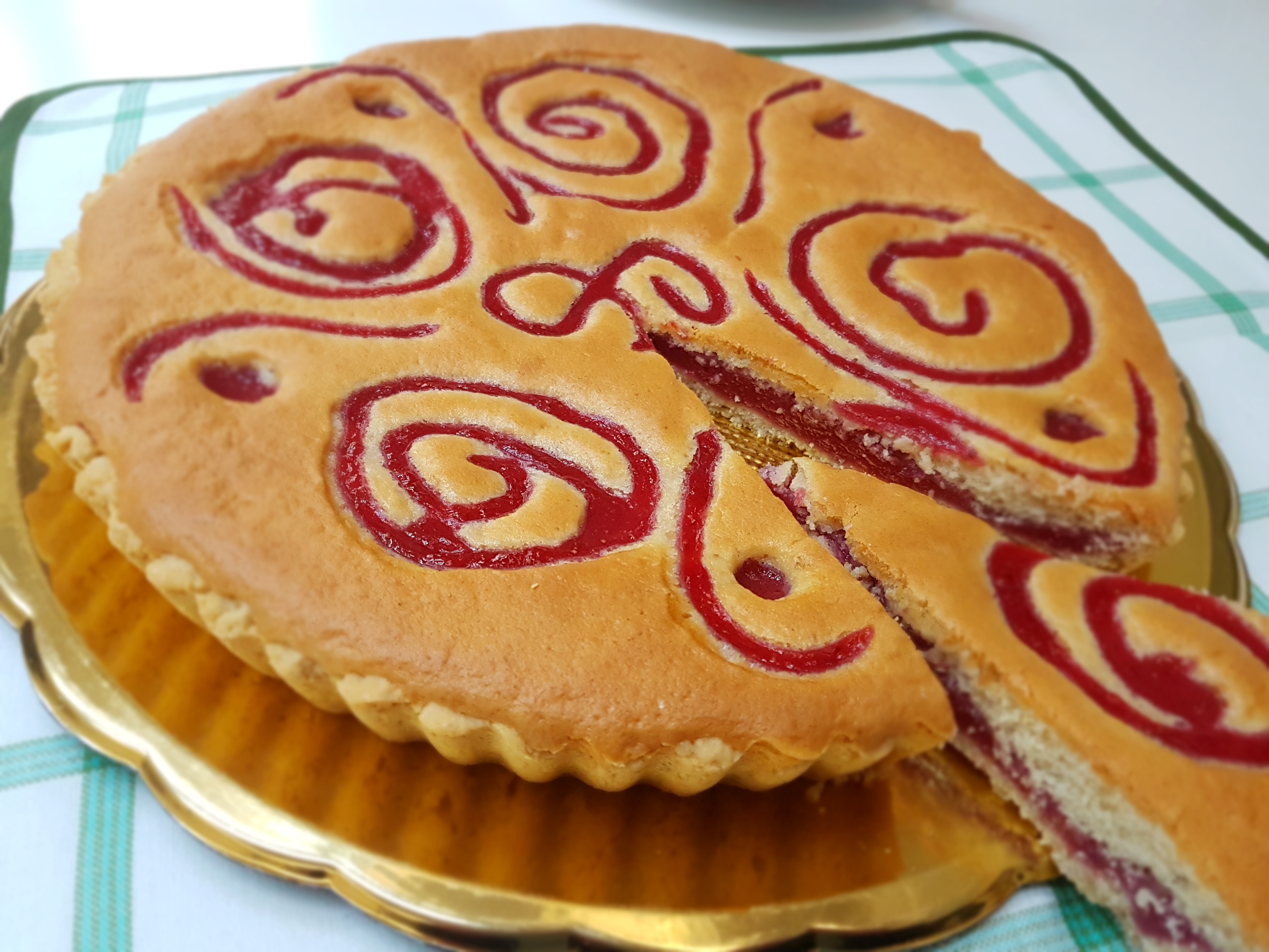 Crostata morbida con crema di fragole