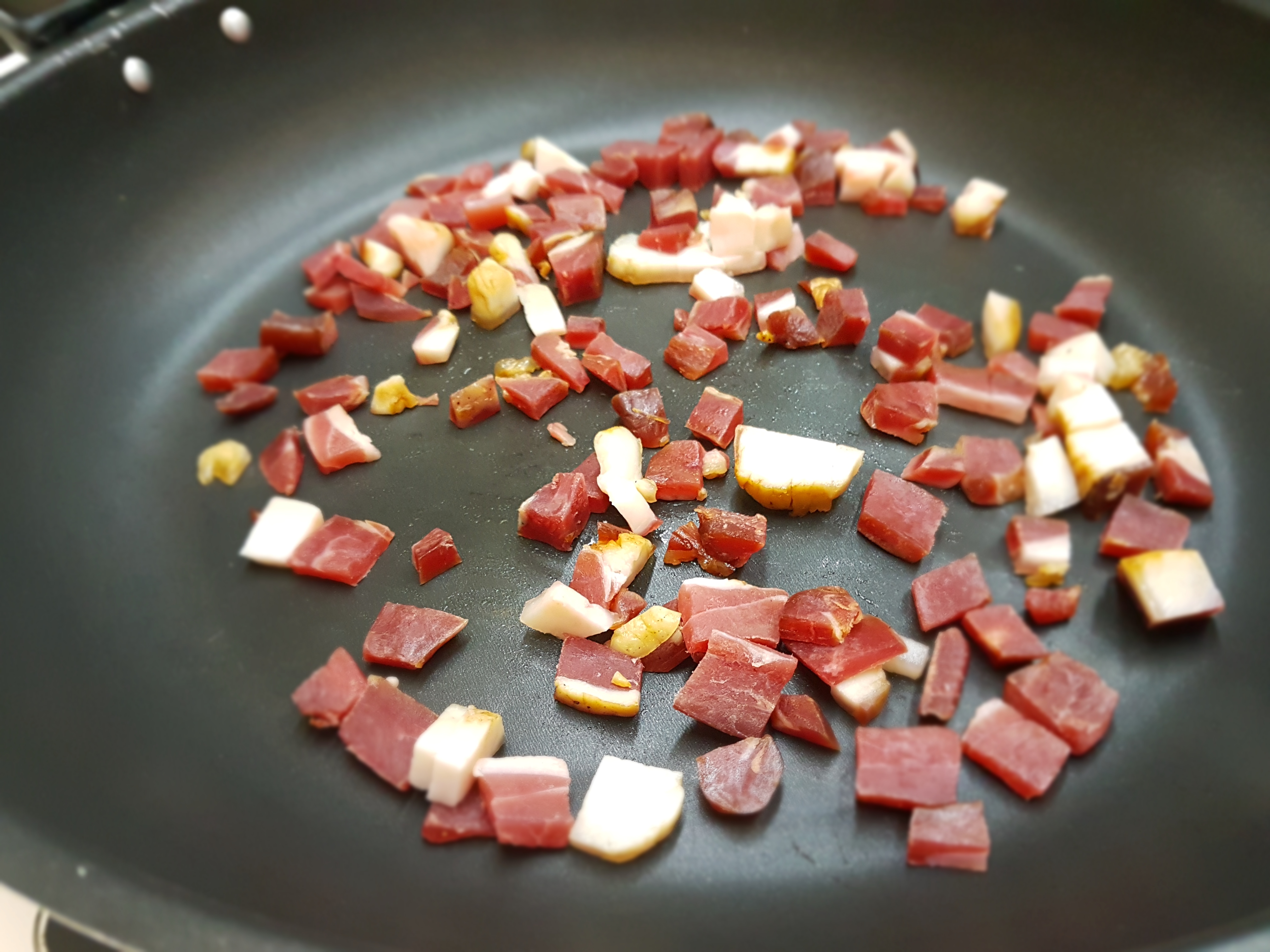 Farfatonde aromatizzate con borragine e stracciatella di Andria