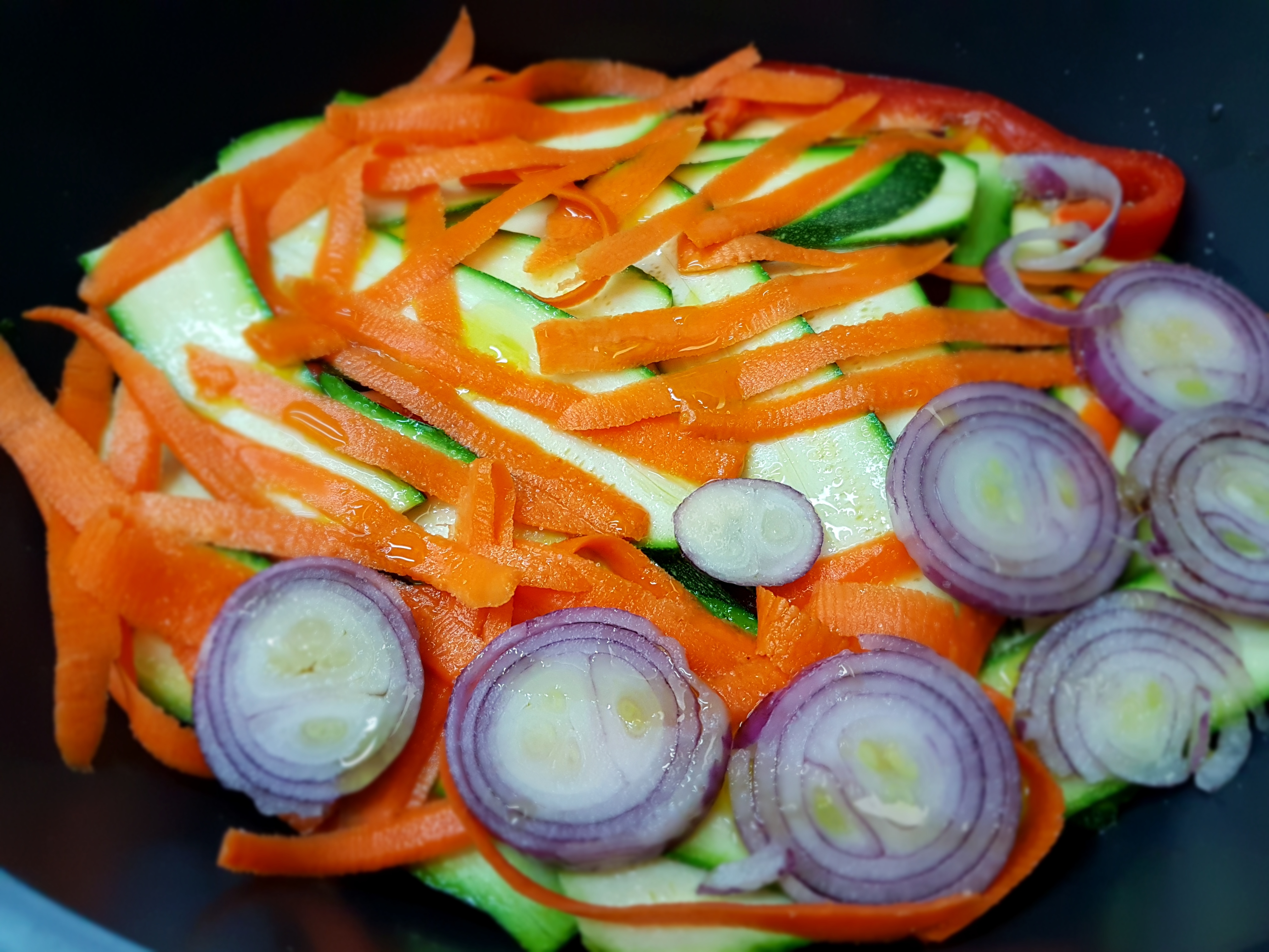 Filetto di cernia con salsa di yogurt, quinoa e mix di verdure a vapore