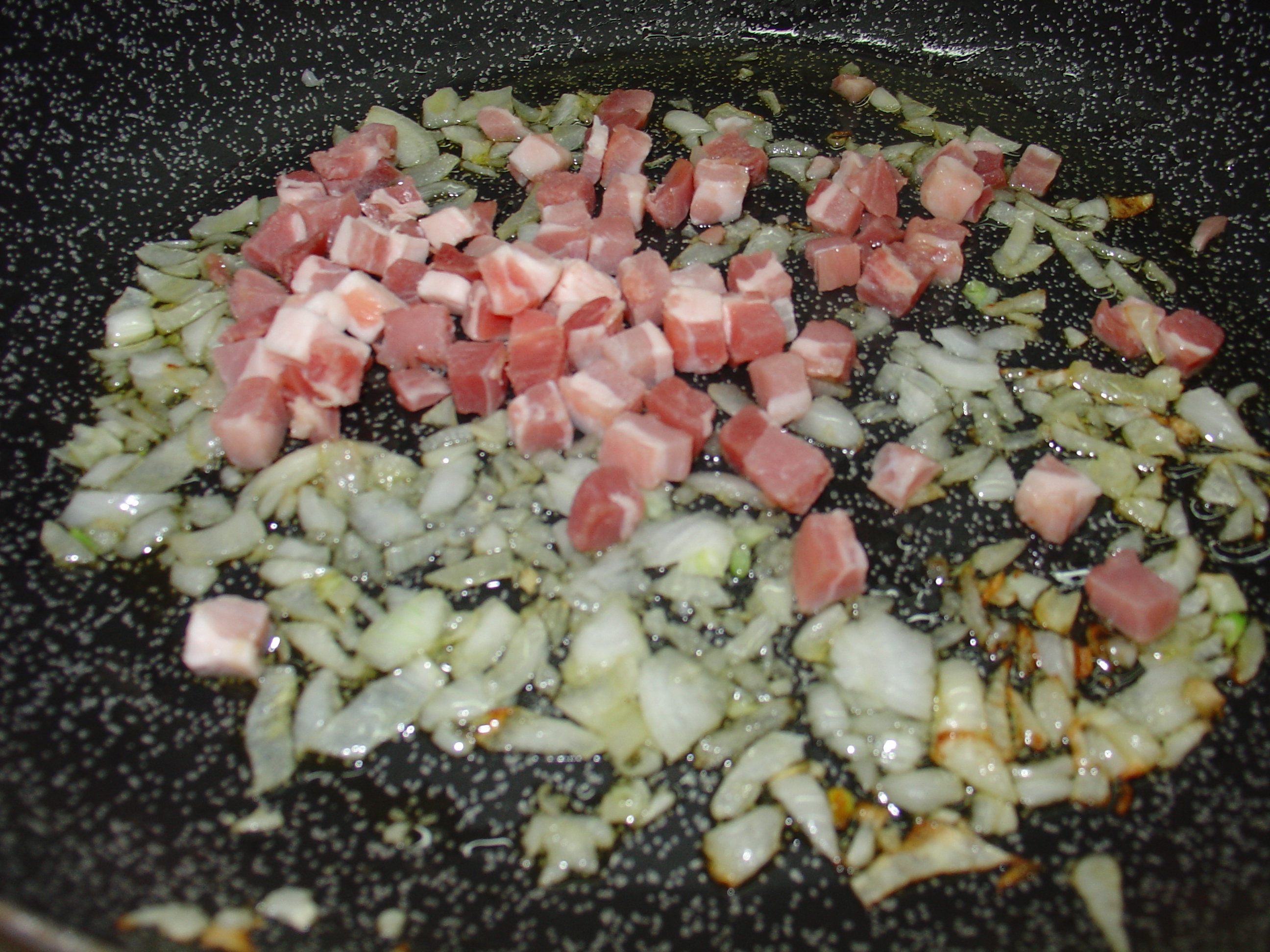 Fusilli con funghi pancetta e formaggio
