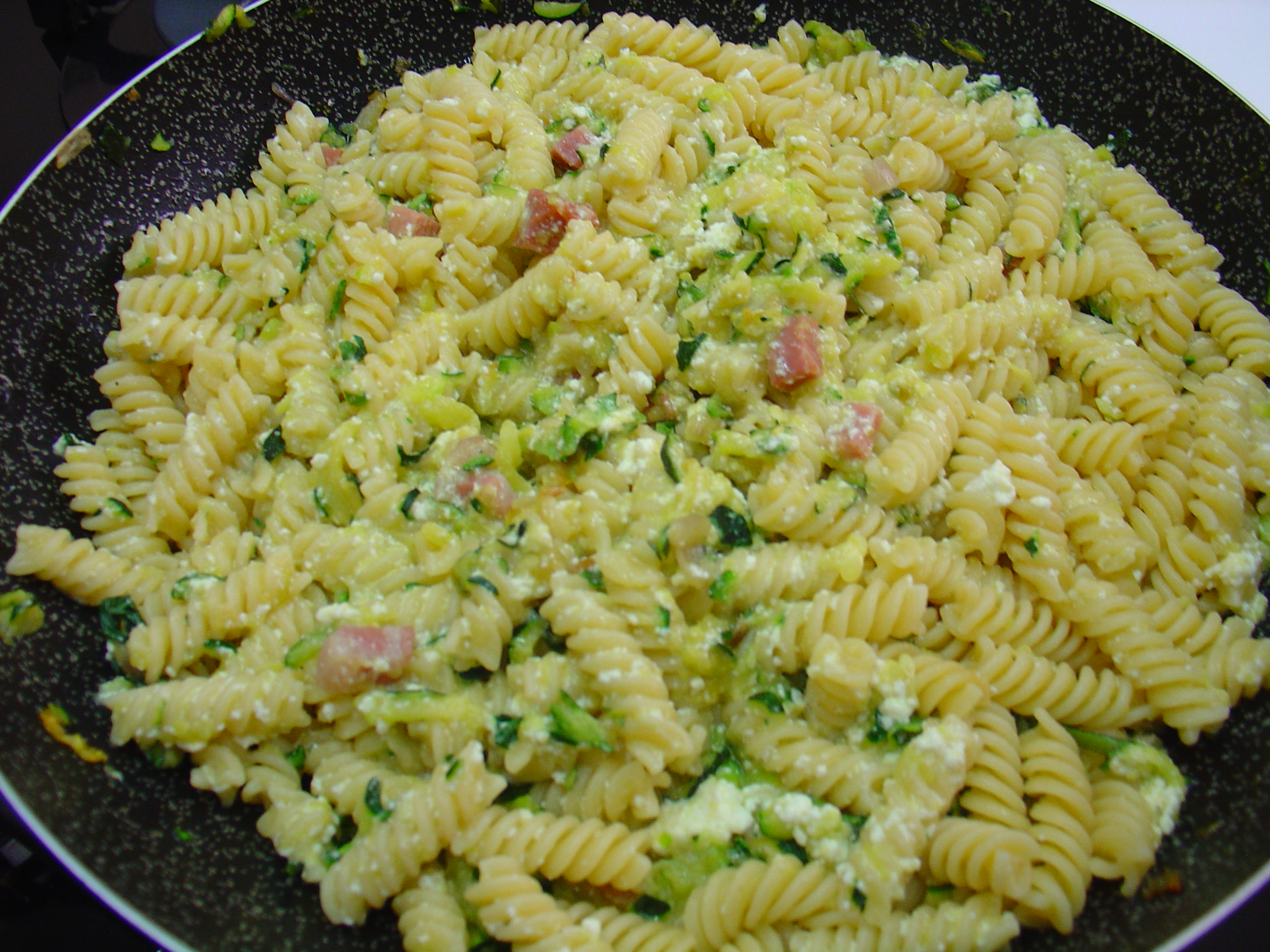 Fusilli delicati con zucchine e ricotta