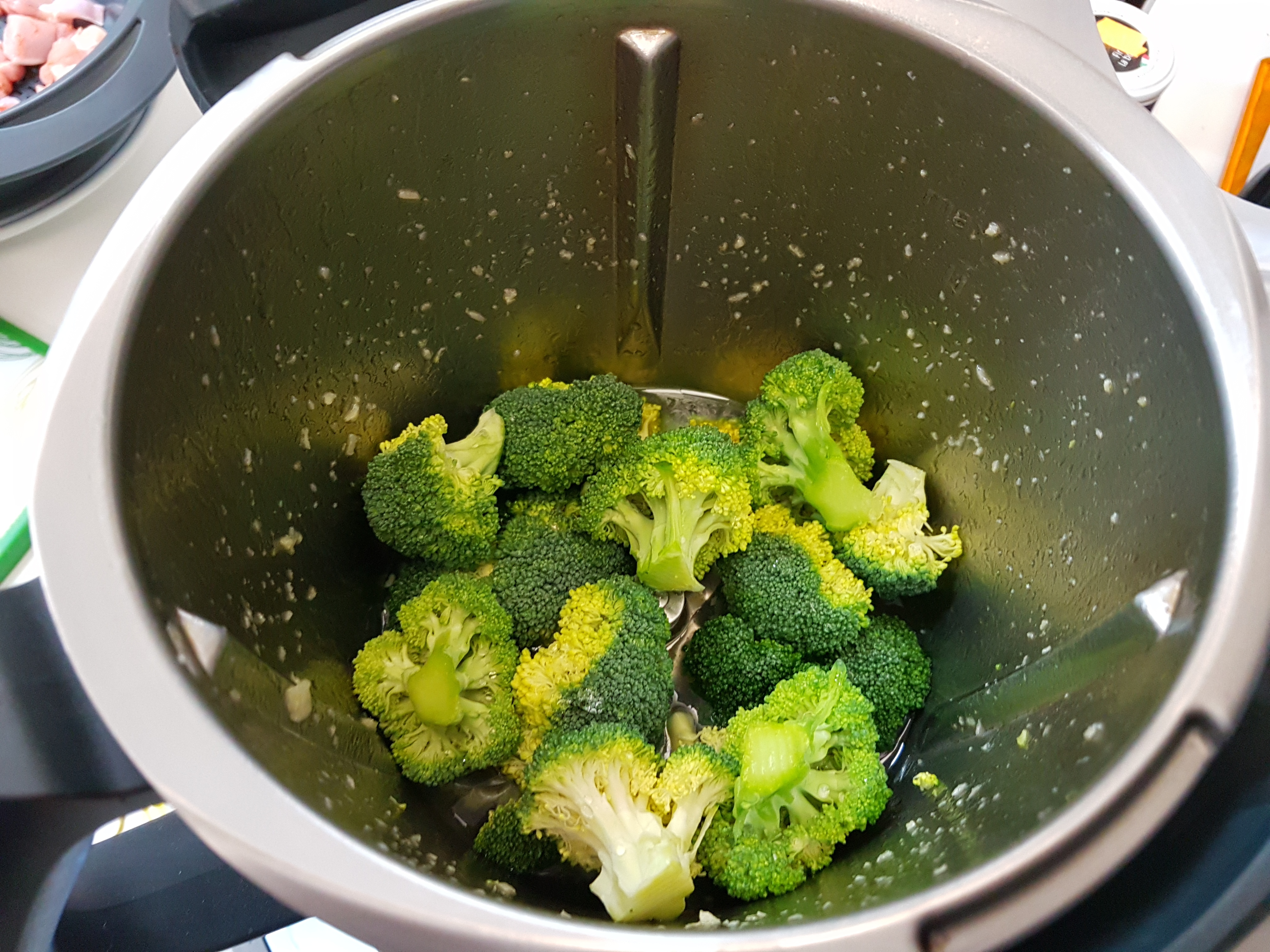 Fusilloni al bronzo con broccoli e bocconcini di pollo