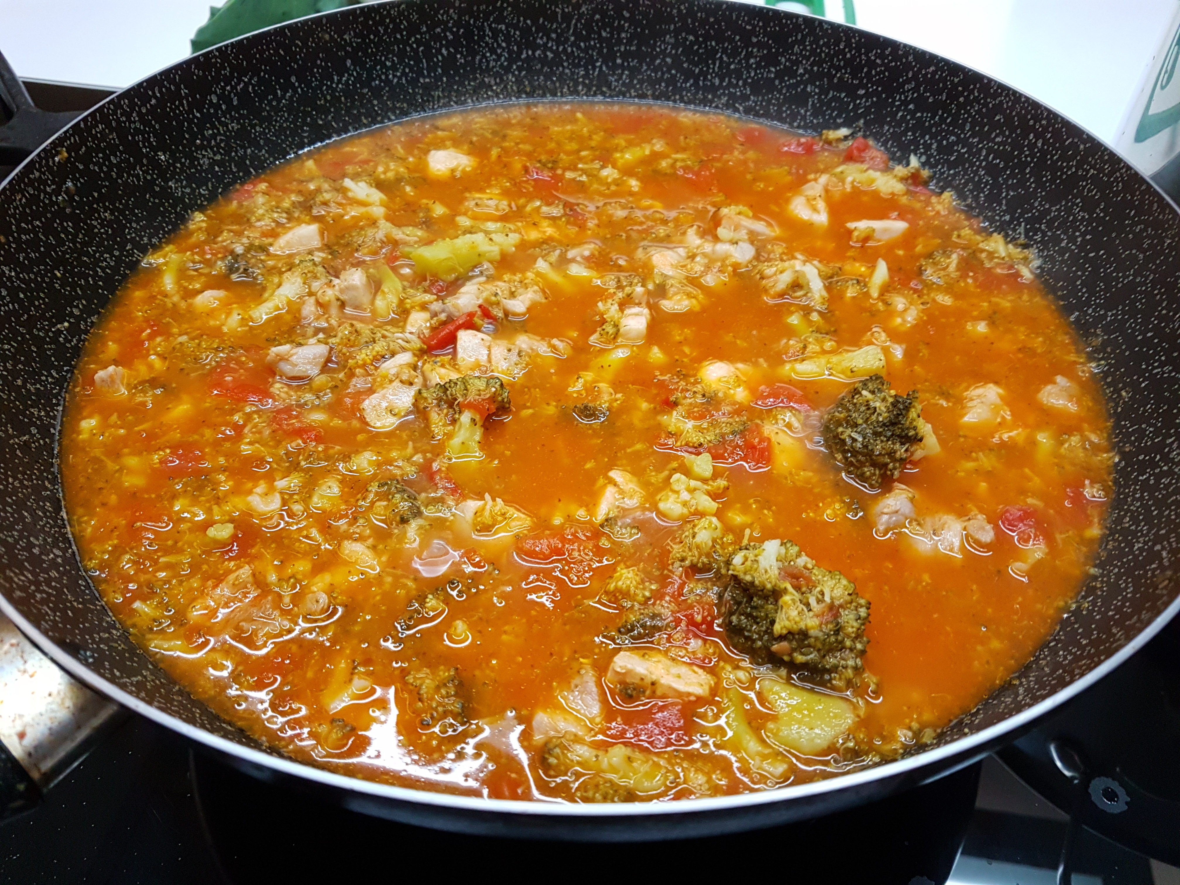 Fusilloni al bronzo con broccoli e bocconcini di pollo