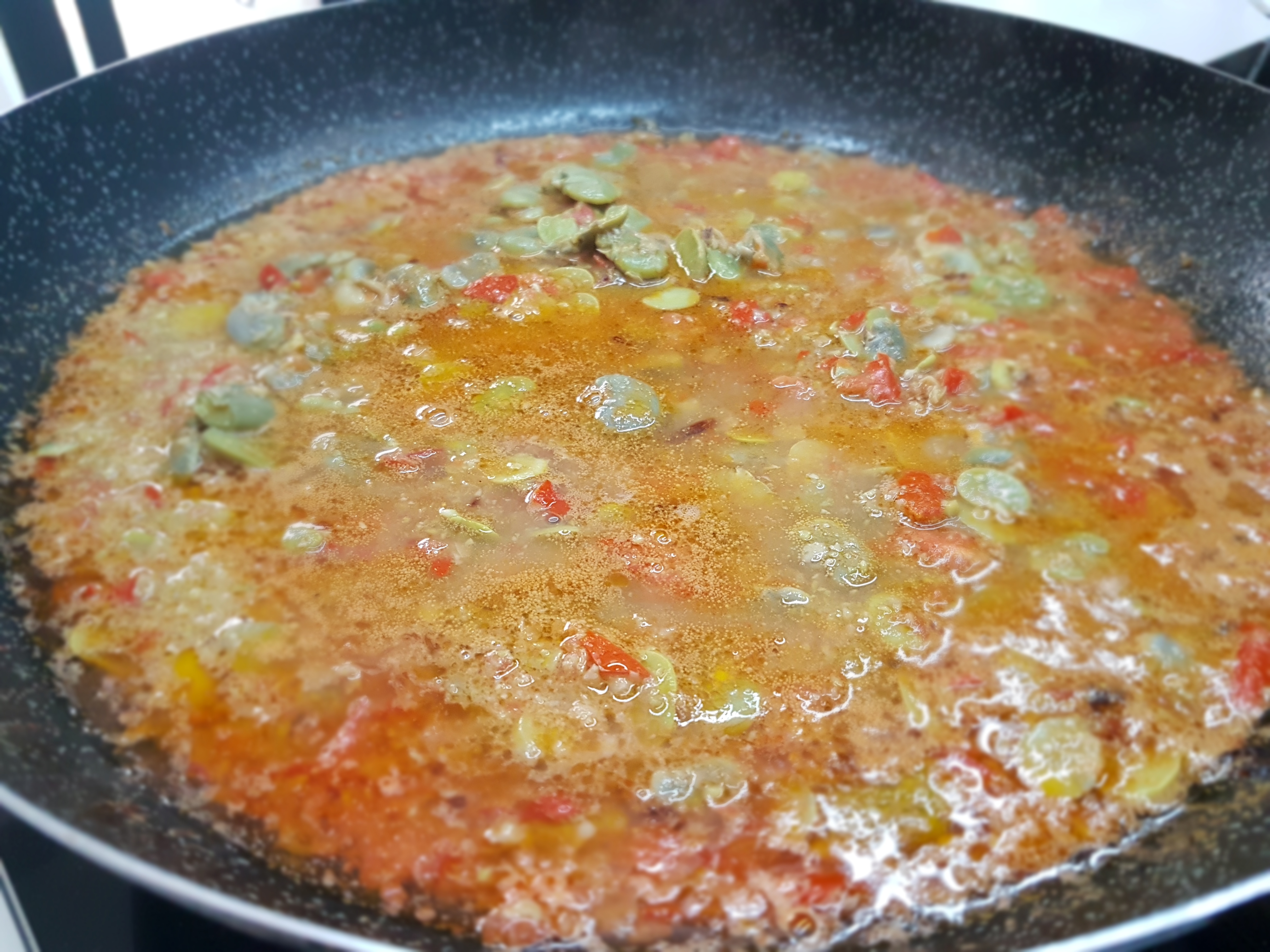 Garganelli con favetta e gamberetti