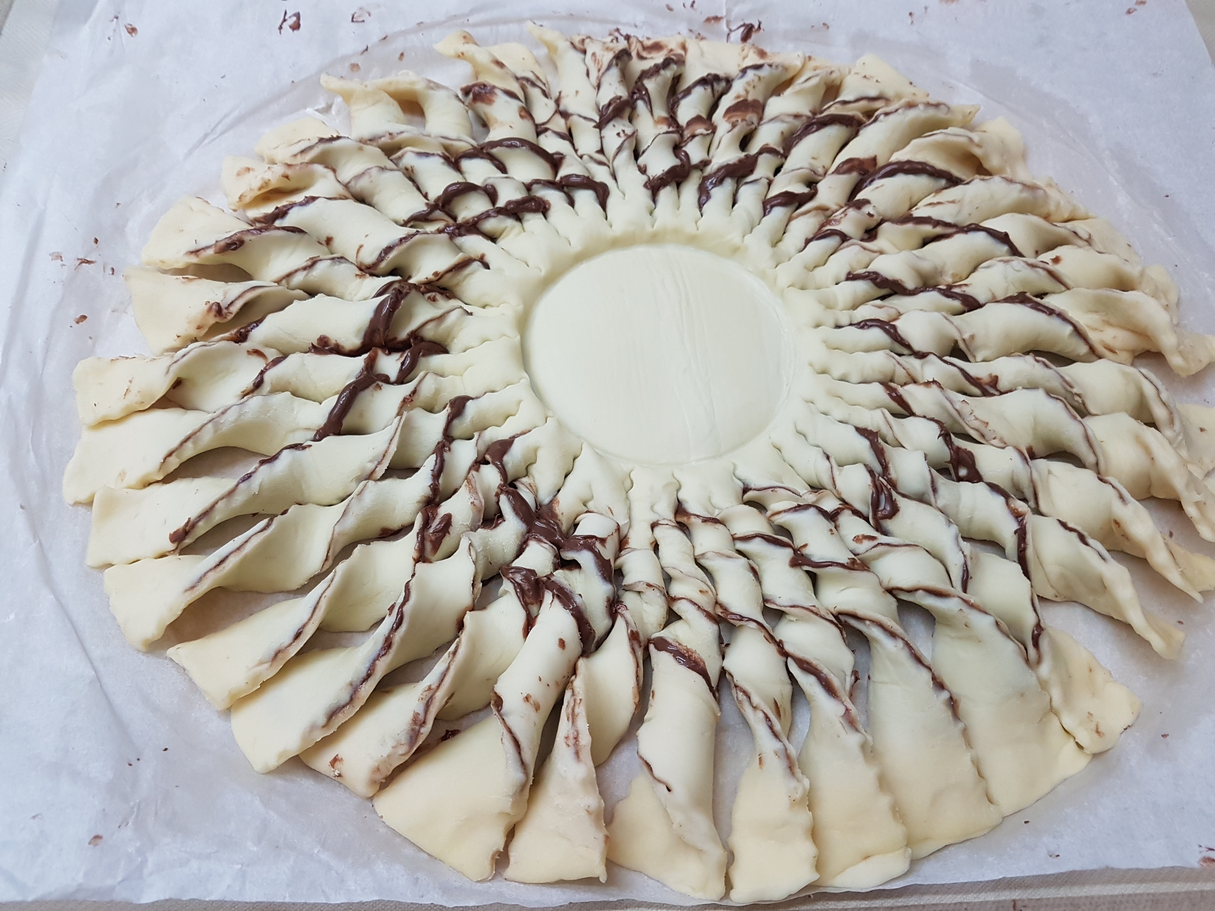 Girasole di pasta sfoglia con nutella