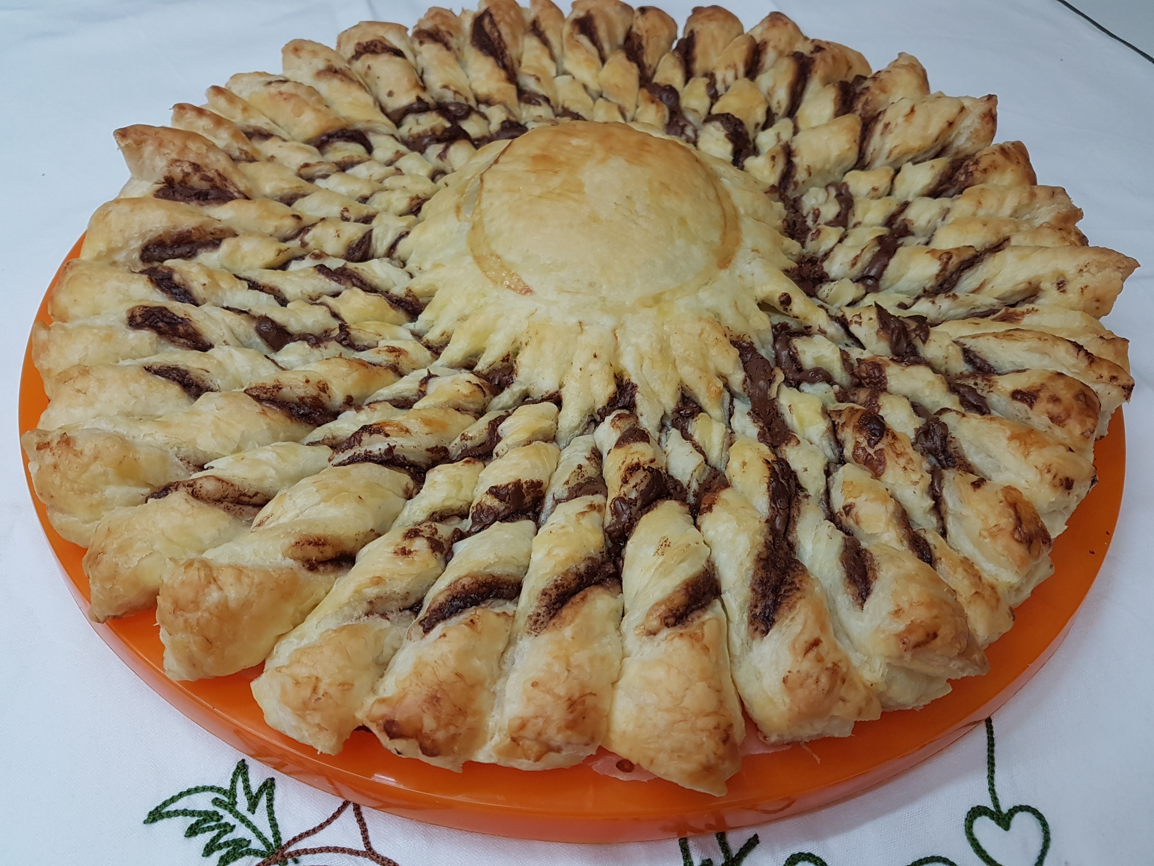 Girasole di pasta sfoglia con nutella