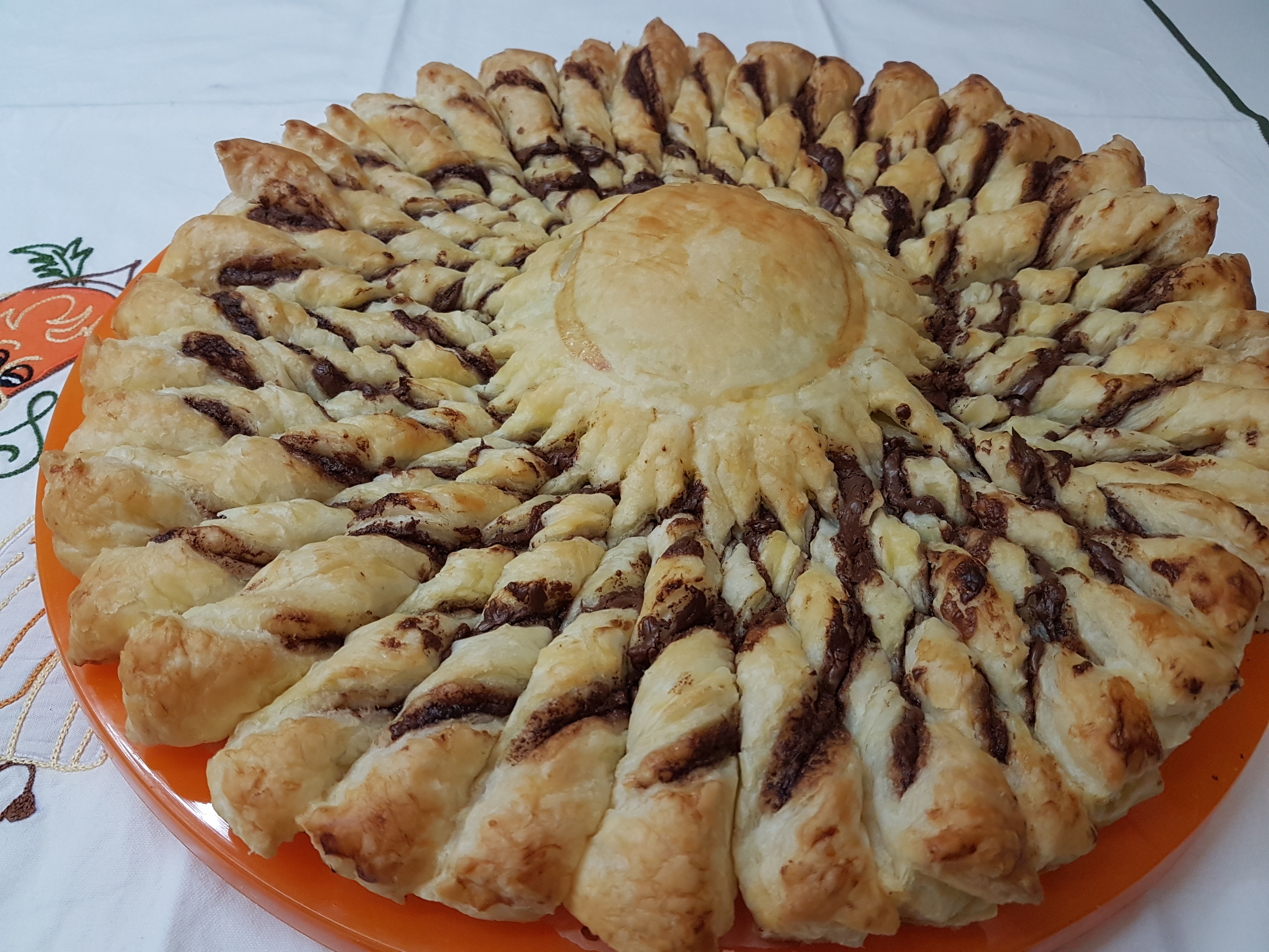 Girasole di pasta sfoglia con nutella