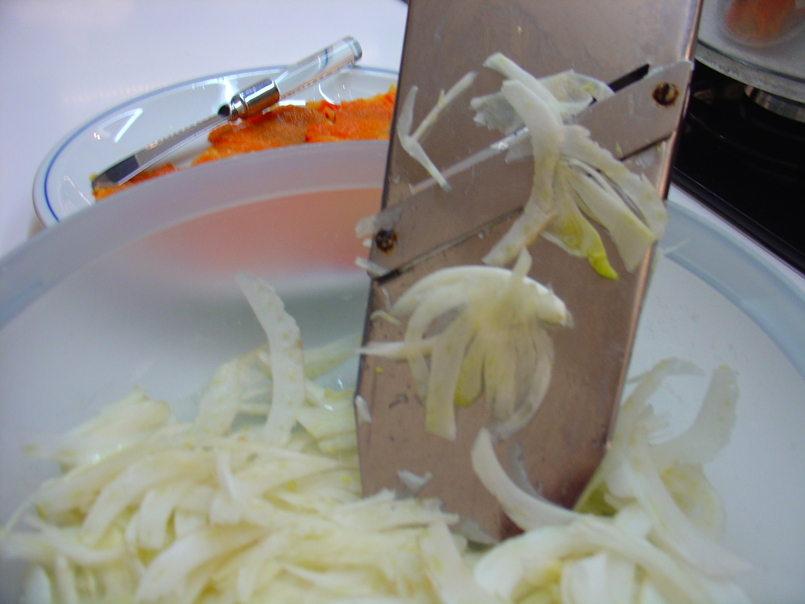 Involtini di peperoni ripieni di baccalà sul letto di finocchi