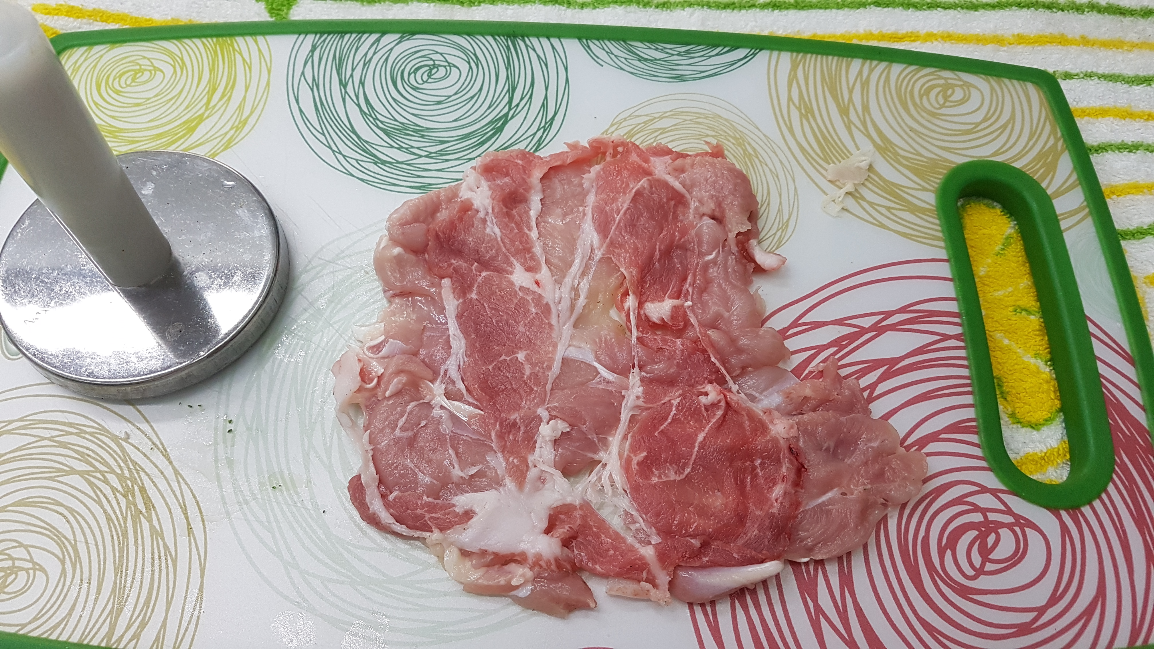 Involtini di pollo farciti con prosciutto e zucchine