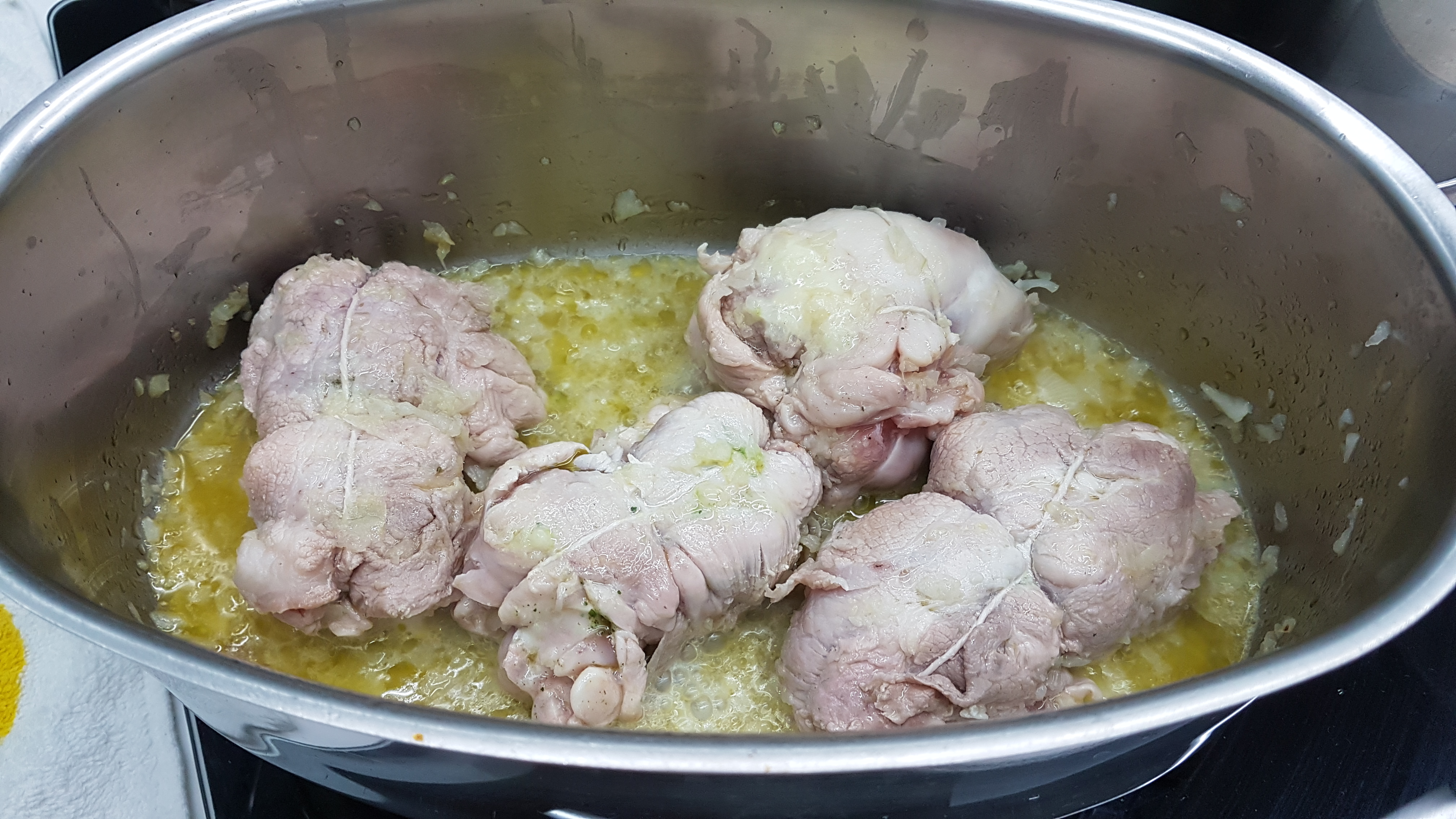 Involtini di pollo farciti con prosciutto e zucchine