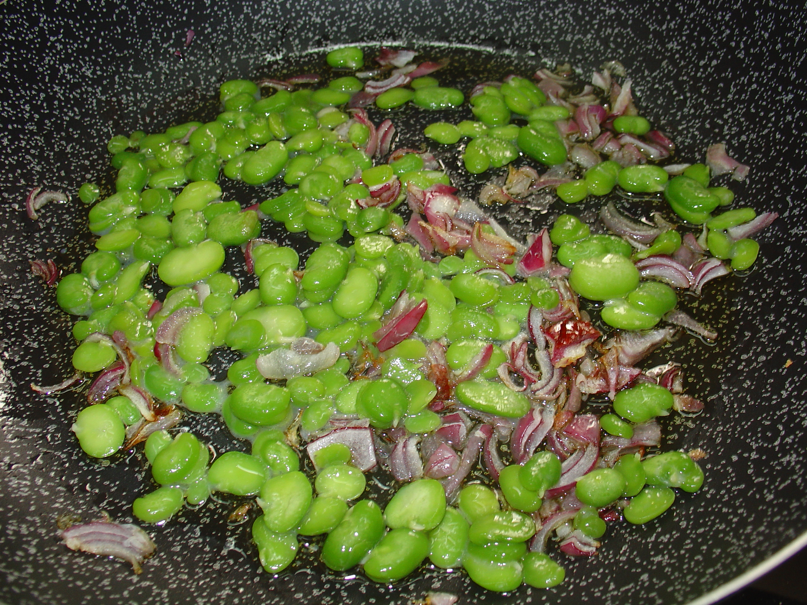 Maltagliati con salsiccia e favetta