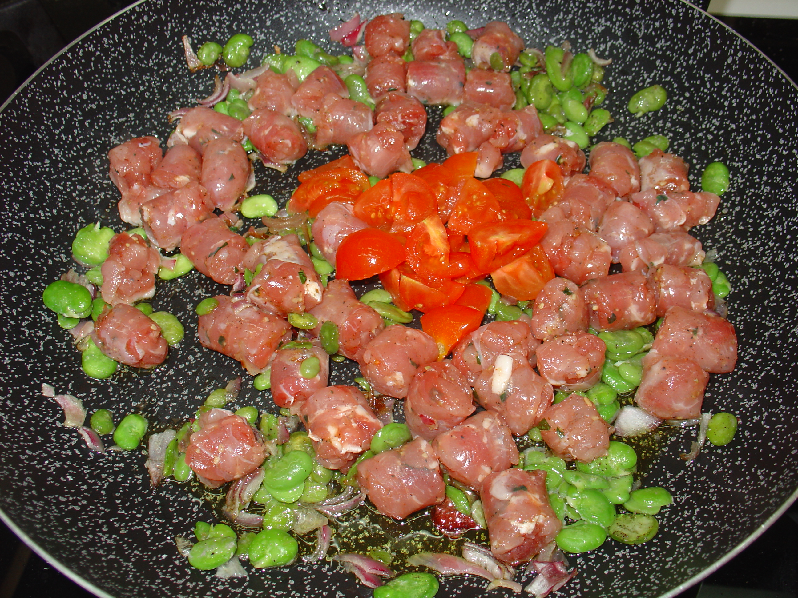 Maltagliati con salsiccia e favetta