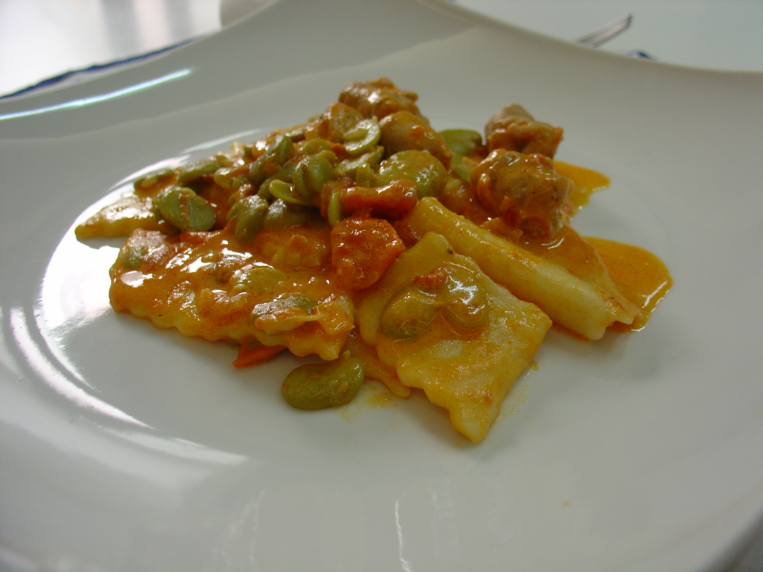 Maltagliati con salsiccia e favetta