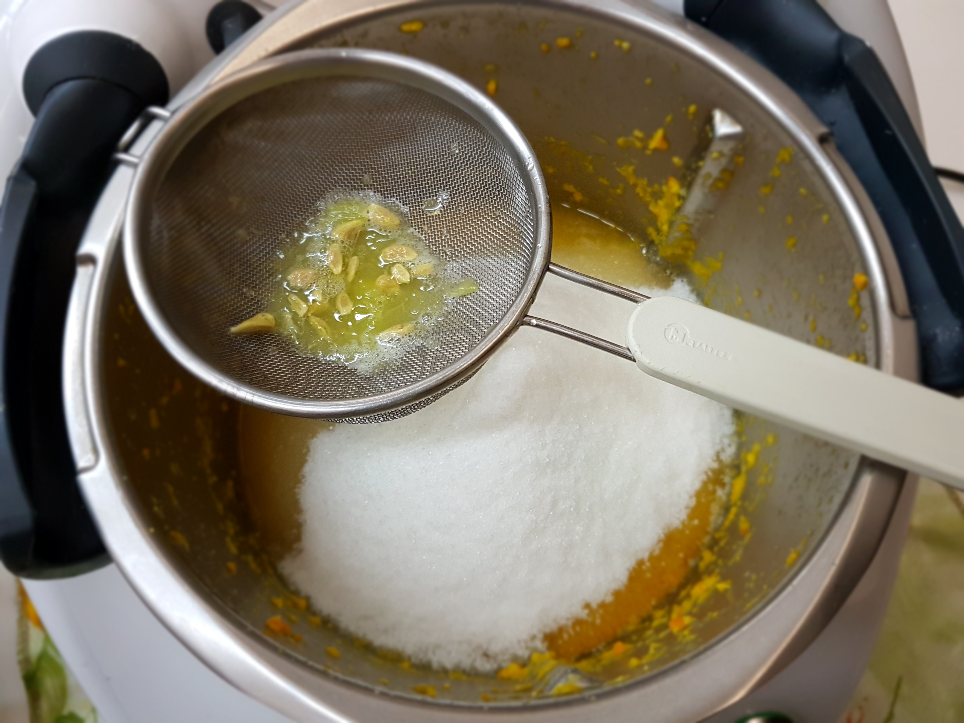 Marmellata di clementine con buccia