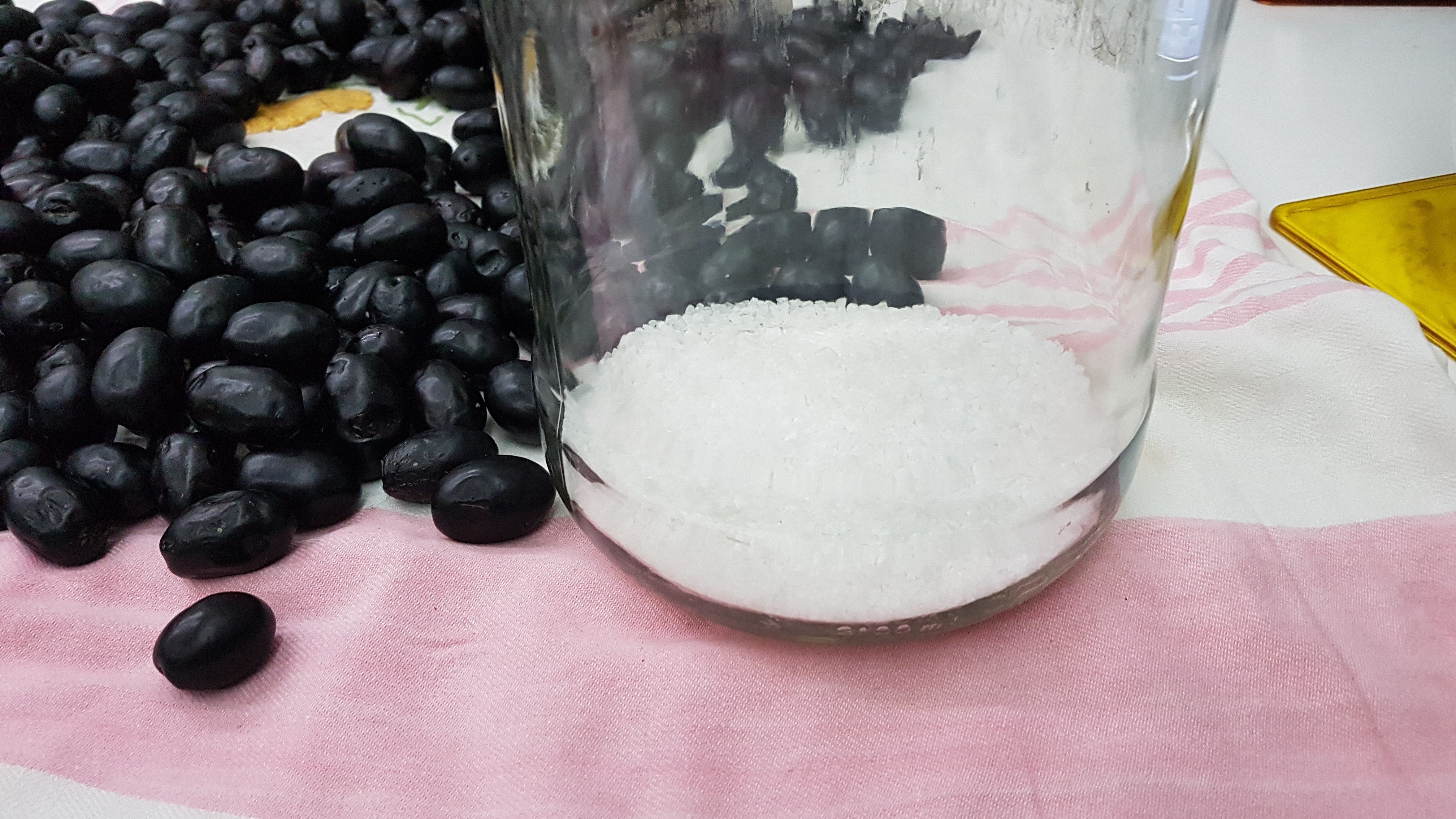 Olive nere sotto sale