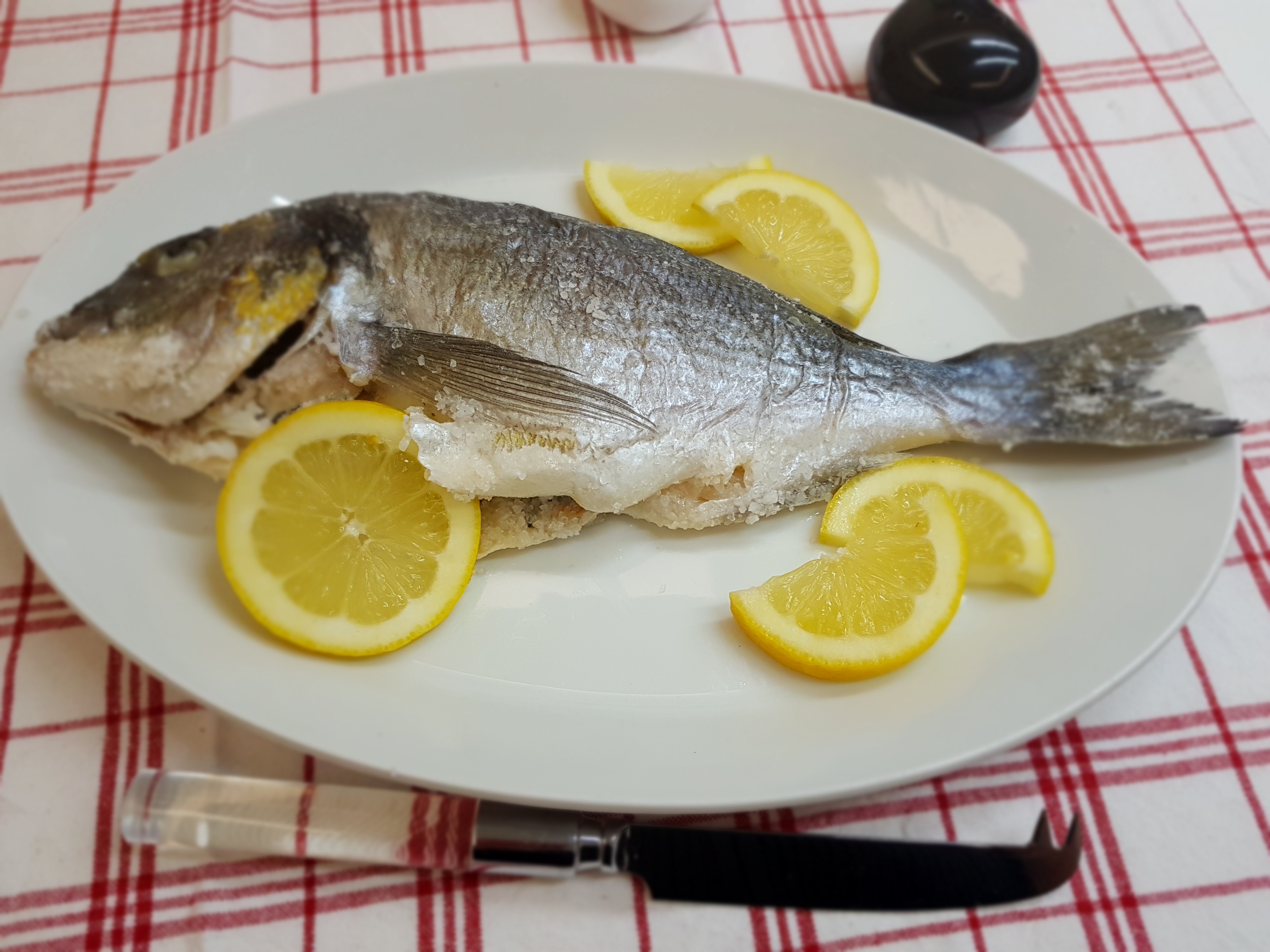 Orate in crosta di sale