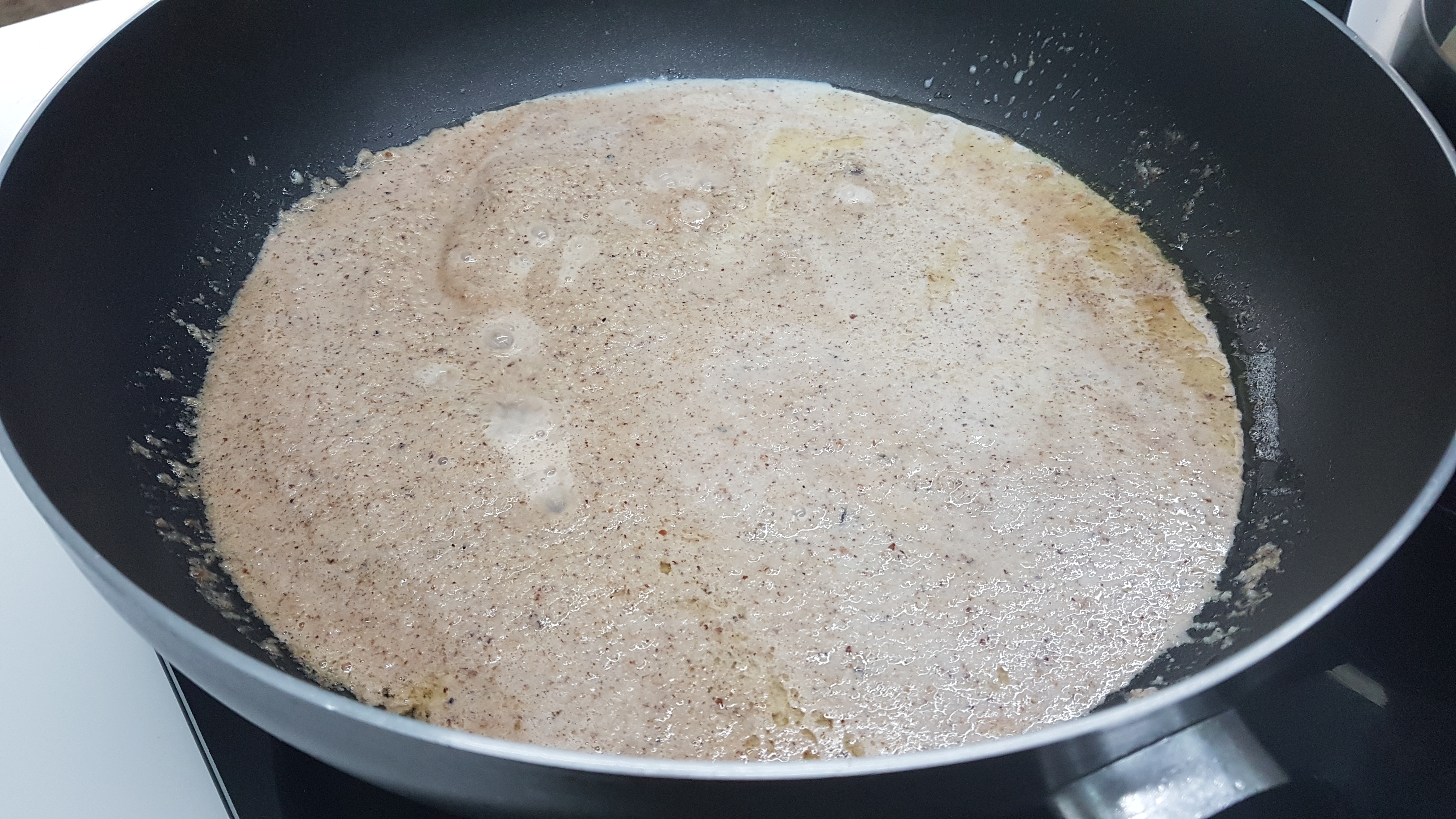 Paccheri con crema di pere e noci Pecan
