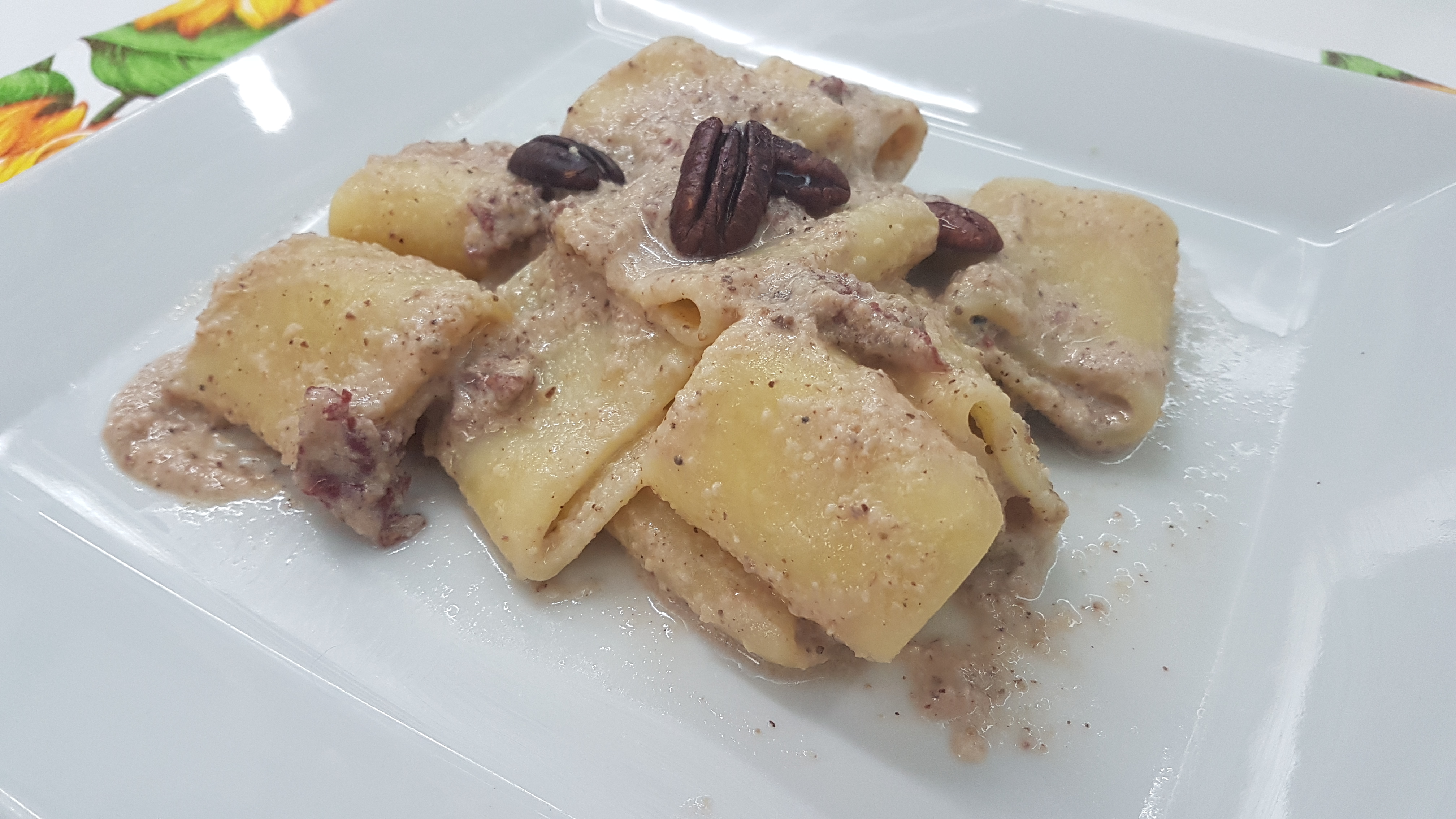 Paccheri con crema di pere e noci Pecan
