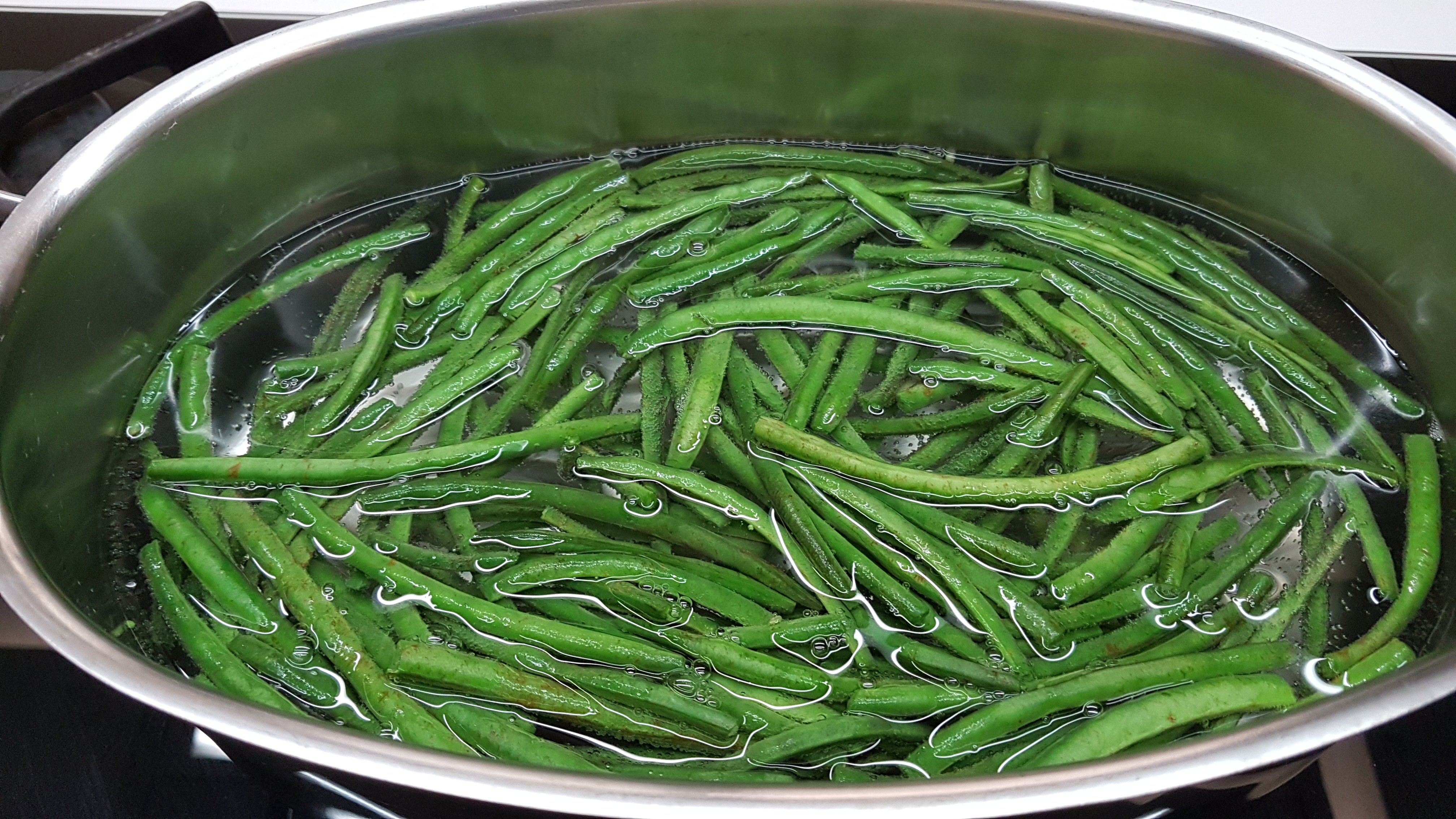 Paccheri con gamberetti e fagiolini mantecati con caciocavallo
