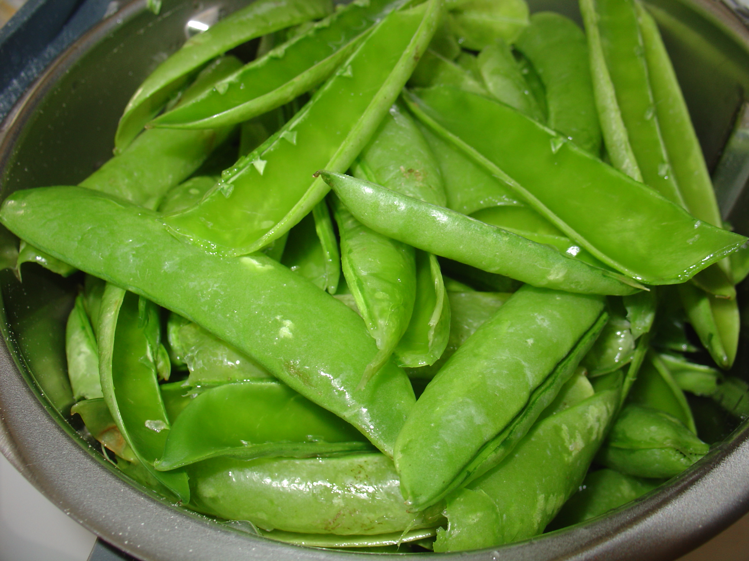 Pappardelle al pesto, con baccelli di piselli