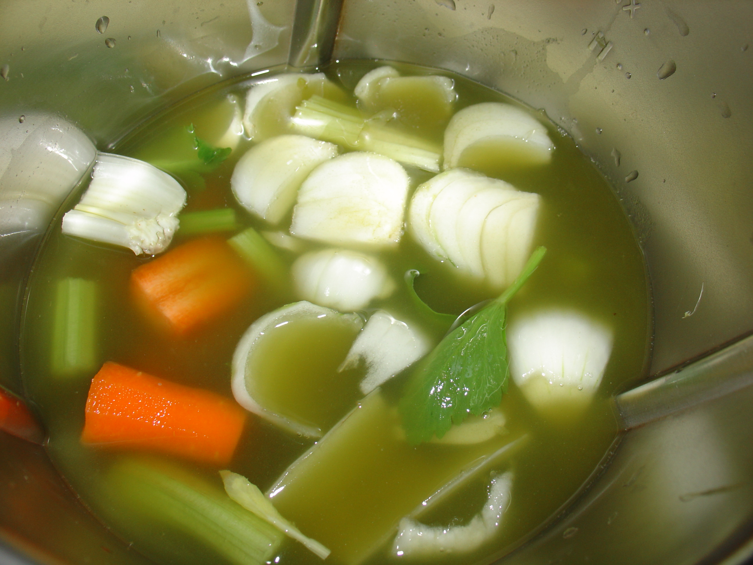 Pappardelle al pesto, con baccelli di piselli