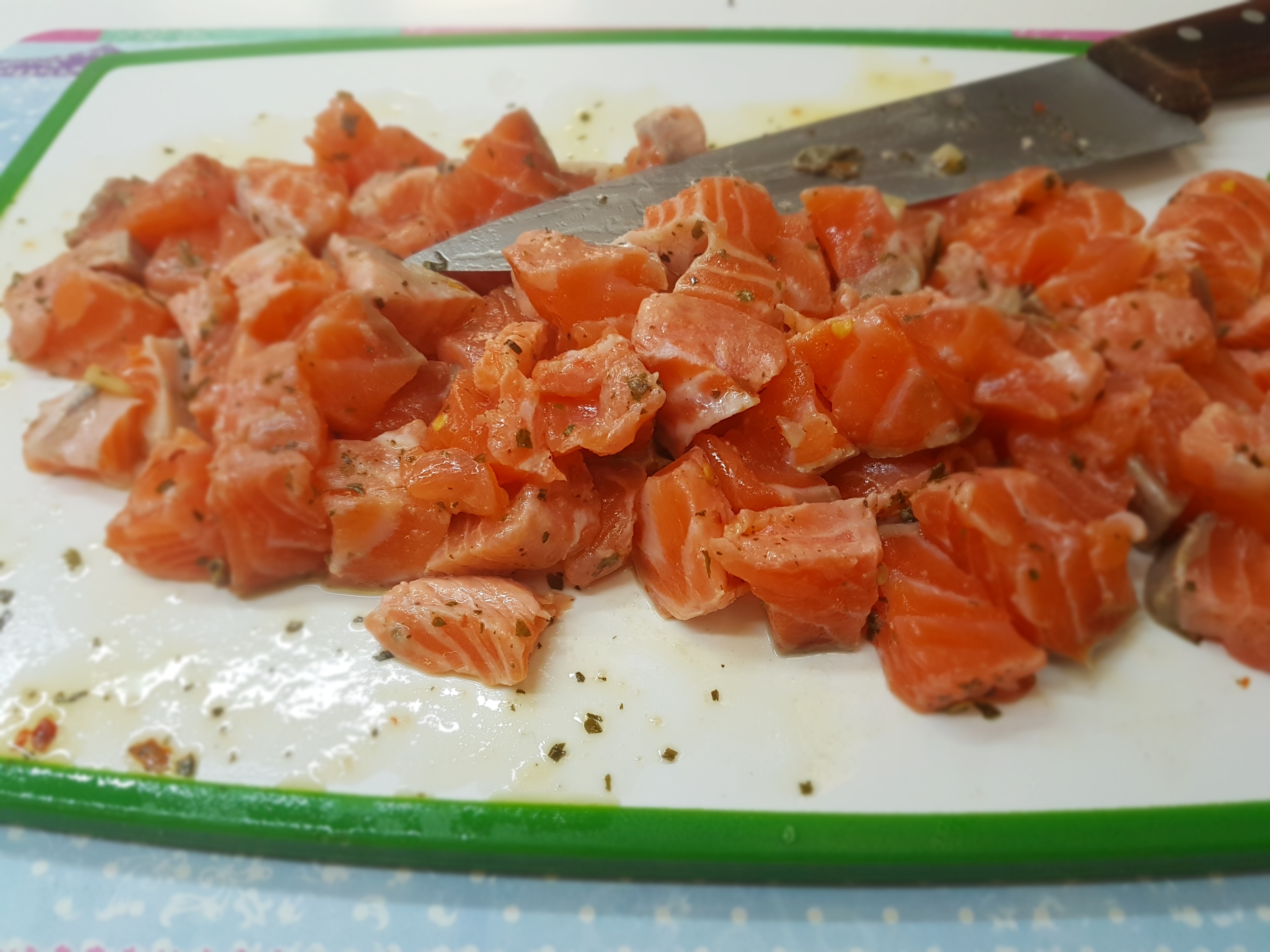 Pappardelle con salmone marinato e pesto di peperoni