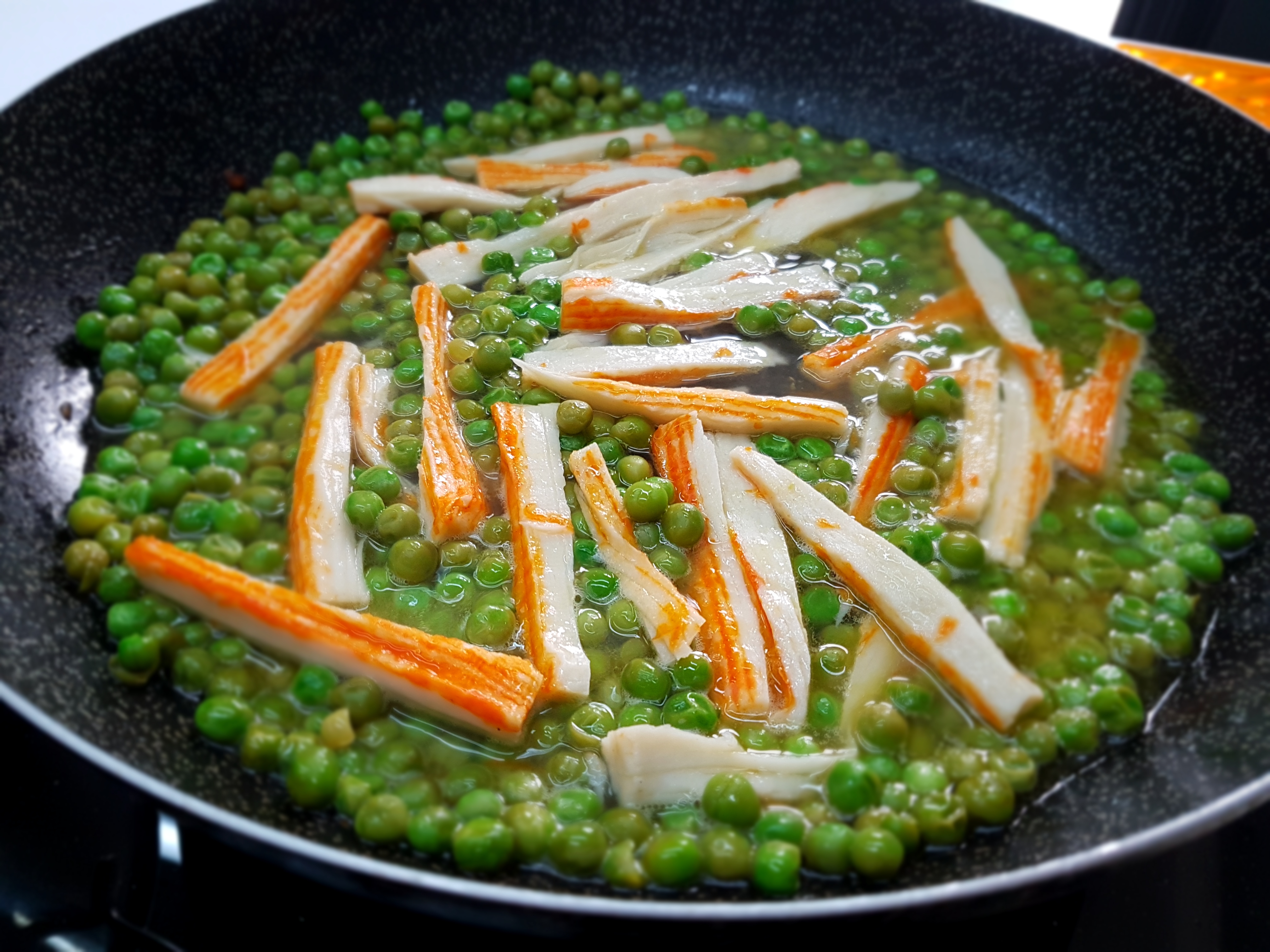 Pappardelle primavera con piselli e surimi
