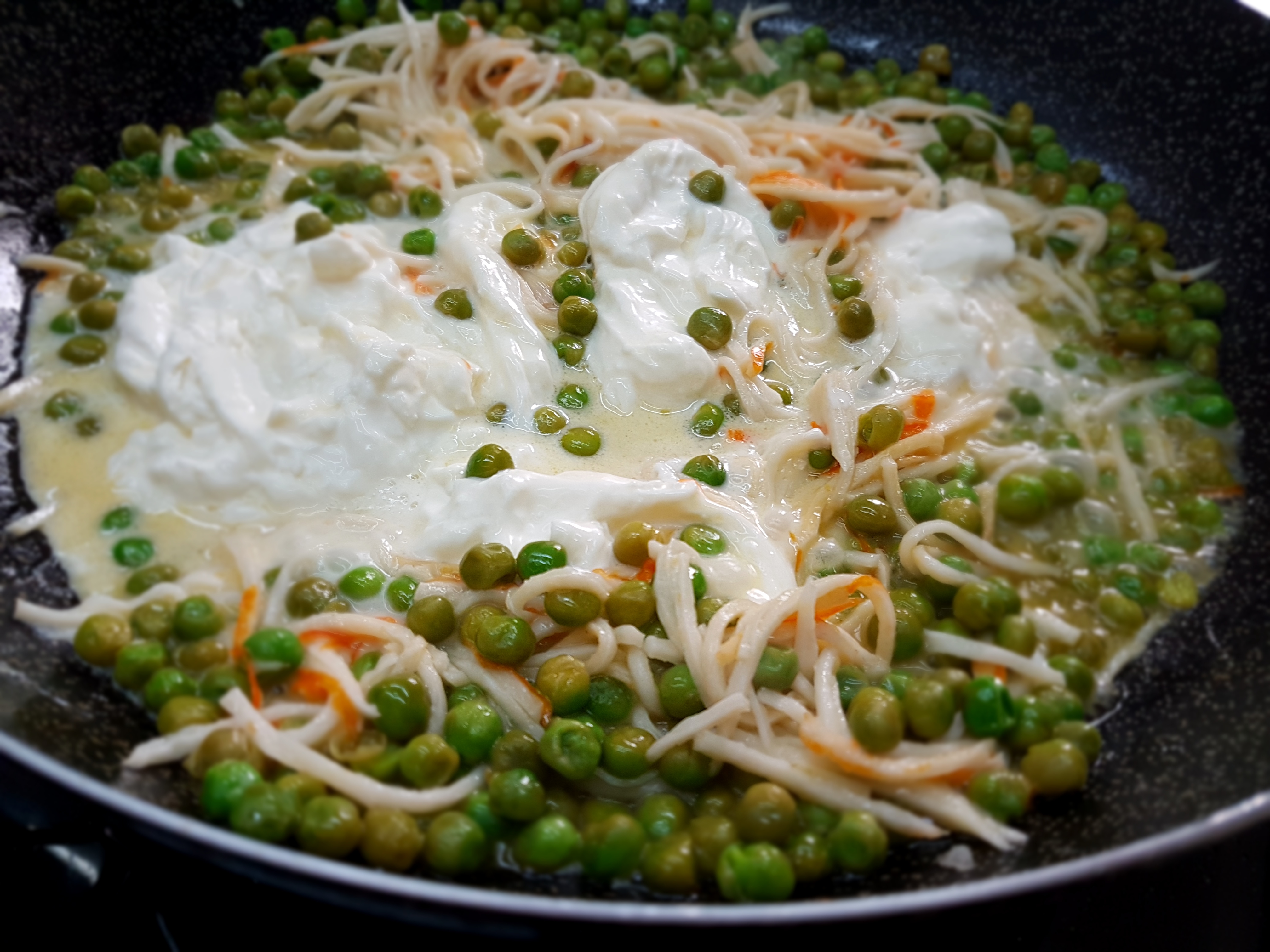 Pappardelle primavera con piselli e surimi