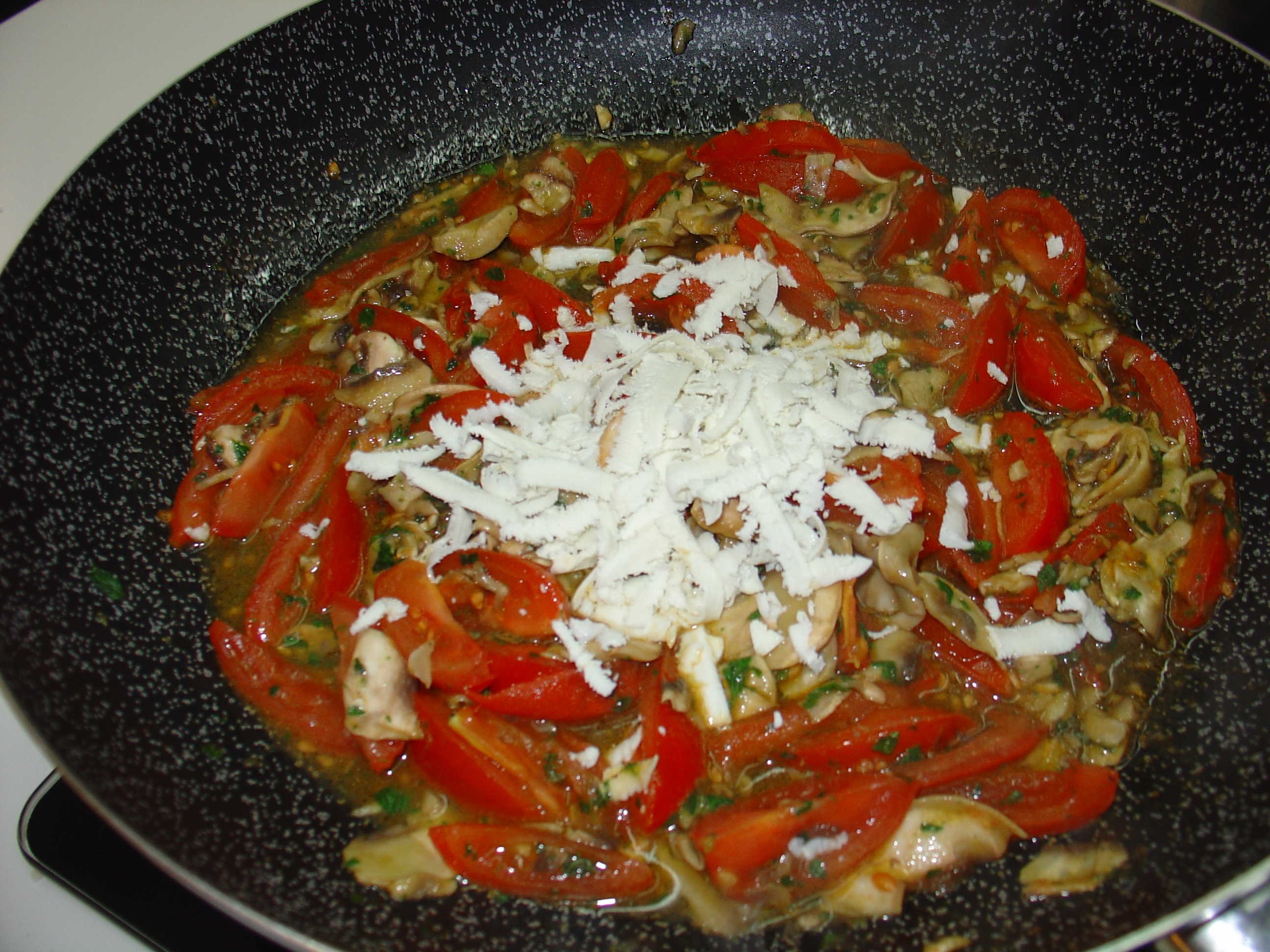 Penne crudaiola con funghi e zenzero